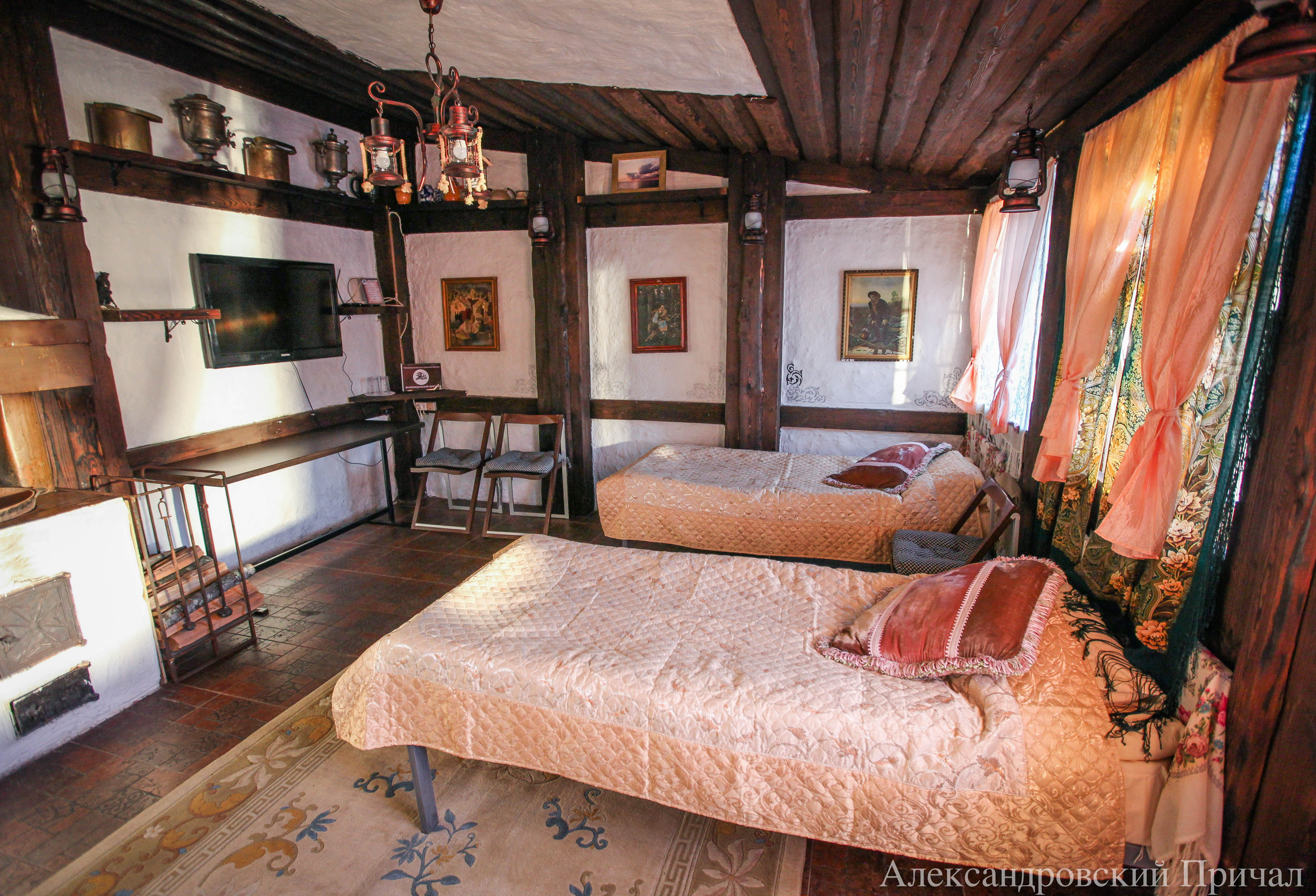 Трехместный номер с собственной ванной комнатой вне номера