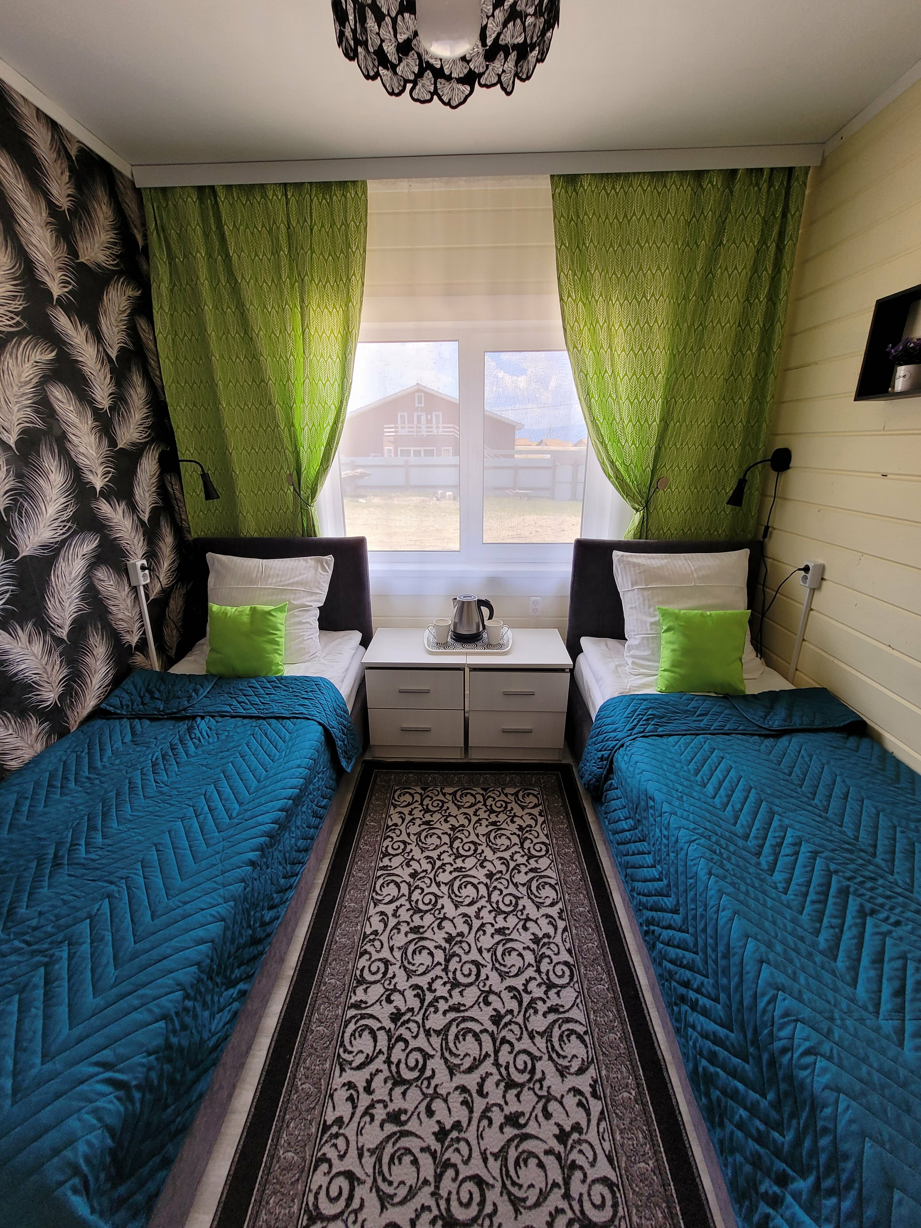 Двухместный номер с 2 отдельными кроватями и общей ванной комнатой