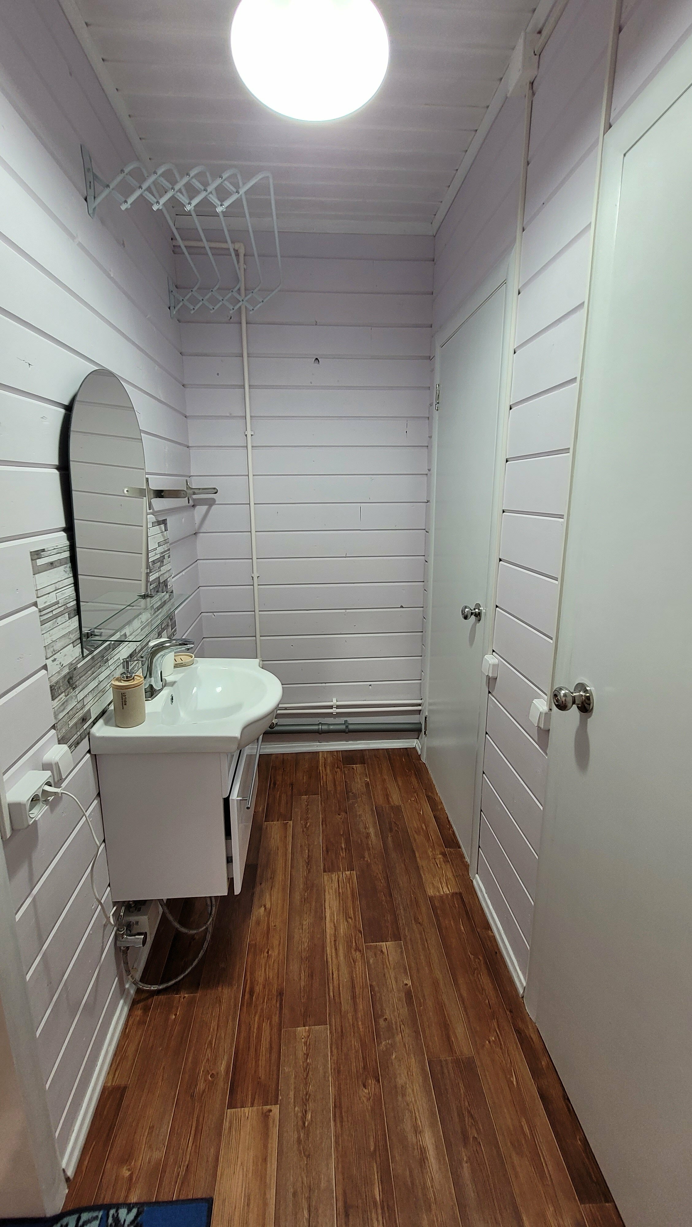 Двухместный номер с 2 отдельными кроватями и общей ванной комнатой