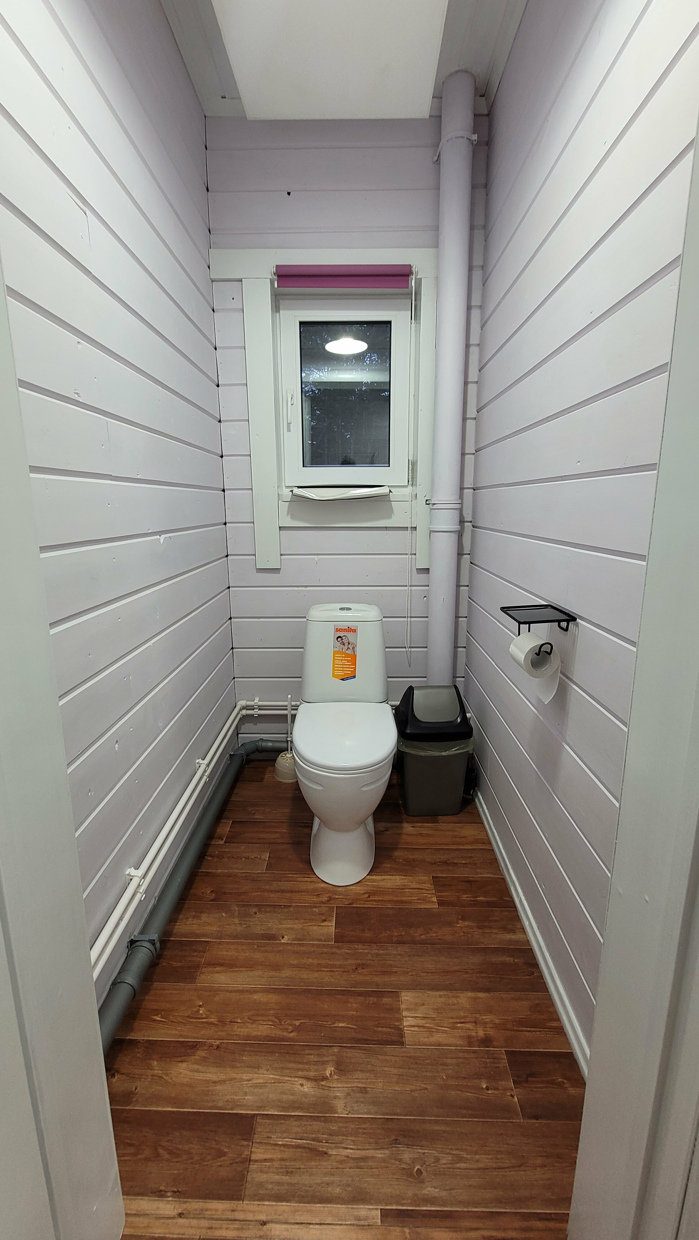 Двухместный номер с 2 отдельными кроватями и общей ванной комнатой