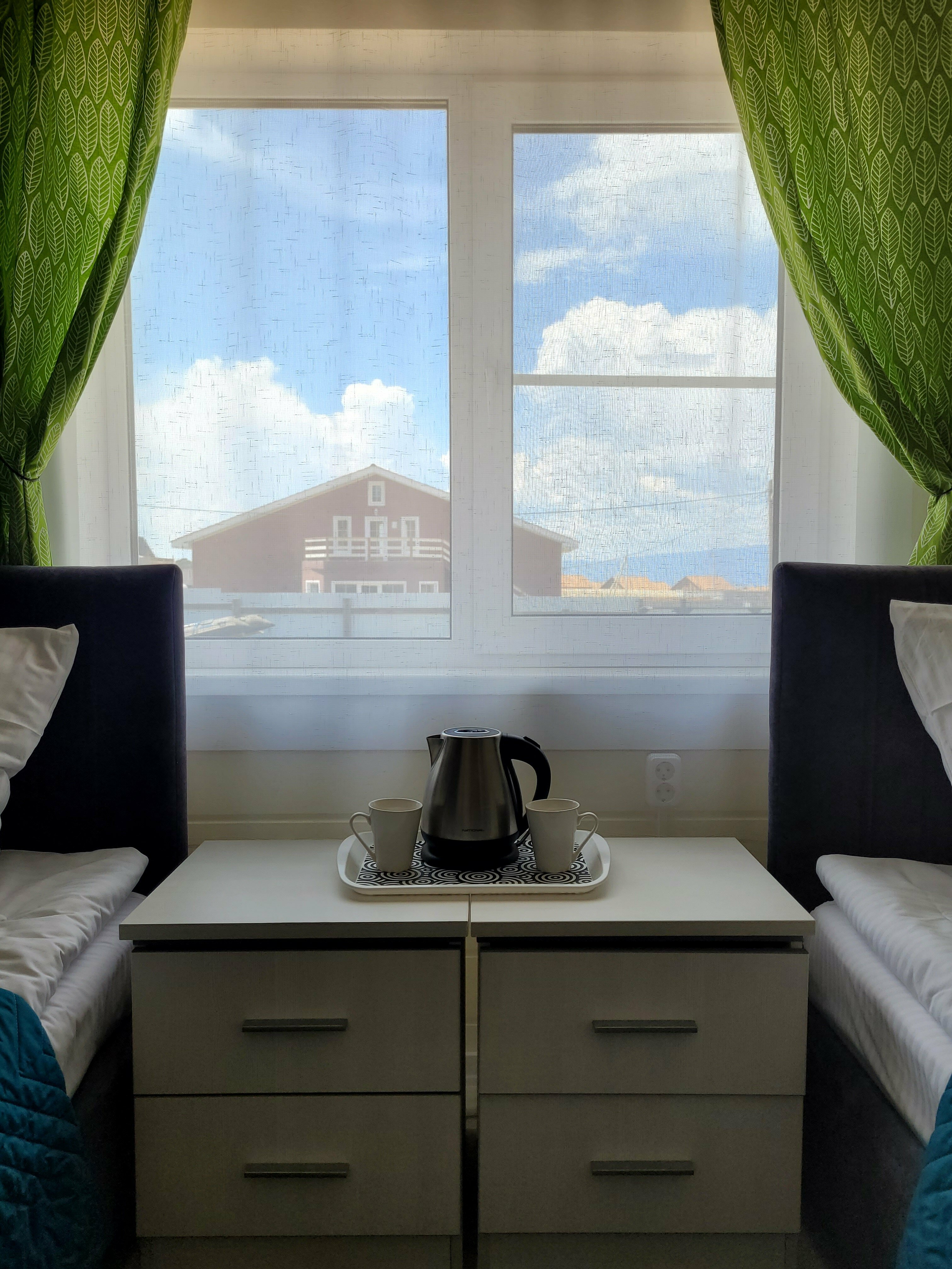 Двухместный номер с 2 отдельными кроватями и общей ванной комнатой