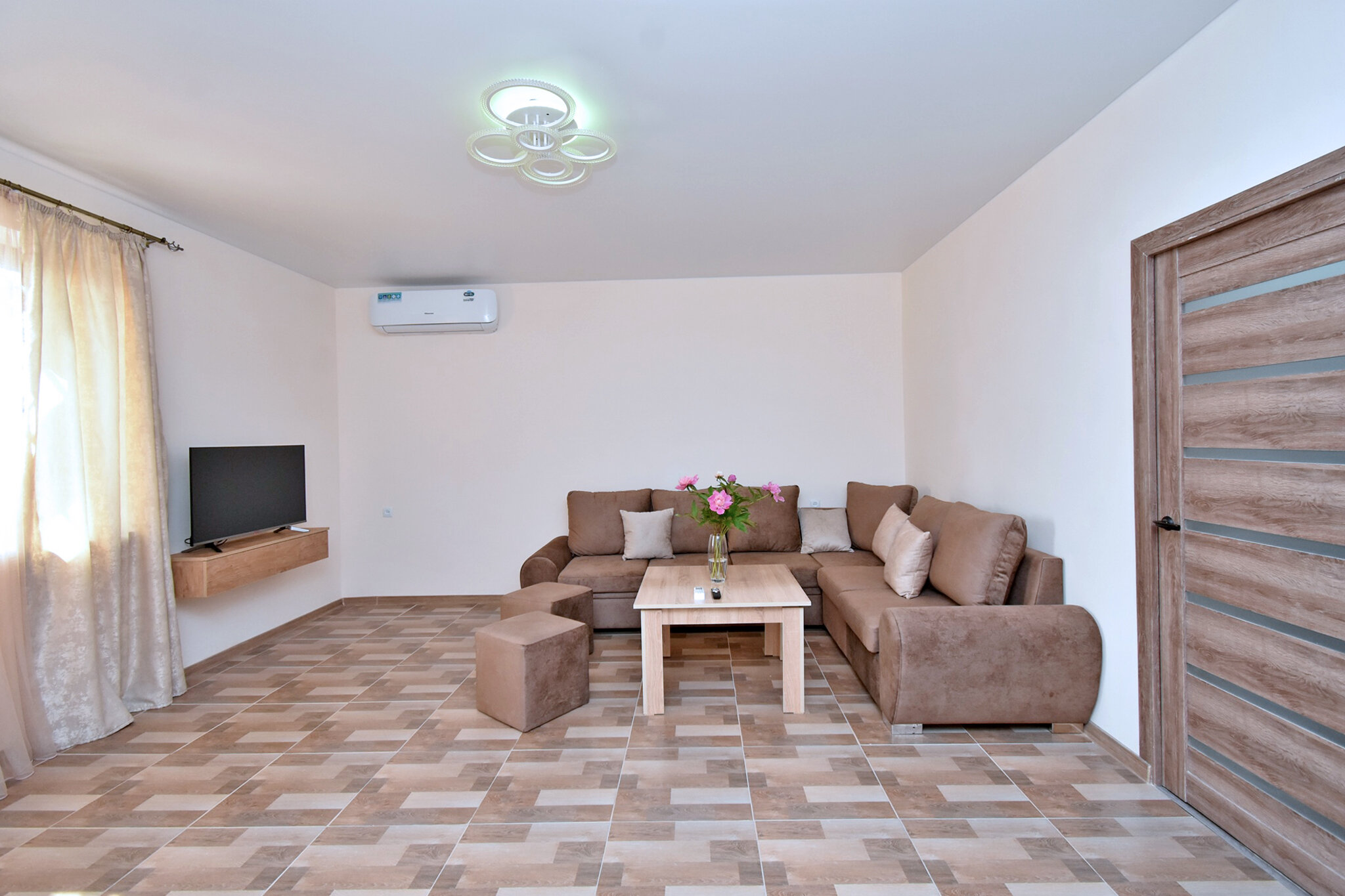 Cемейный номер с собственной ванной комнатой