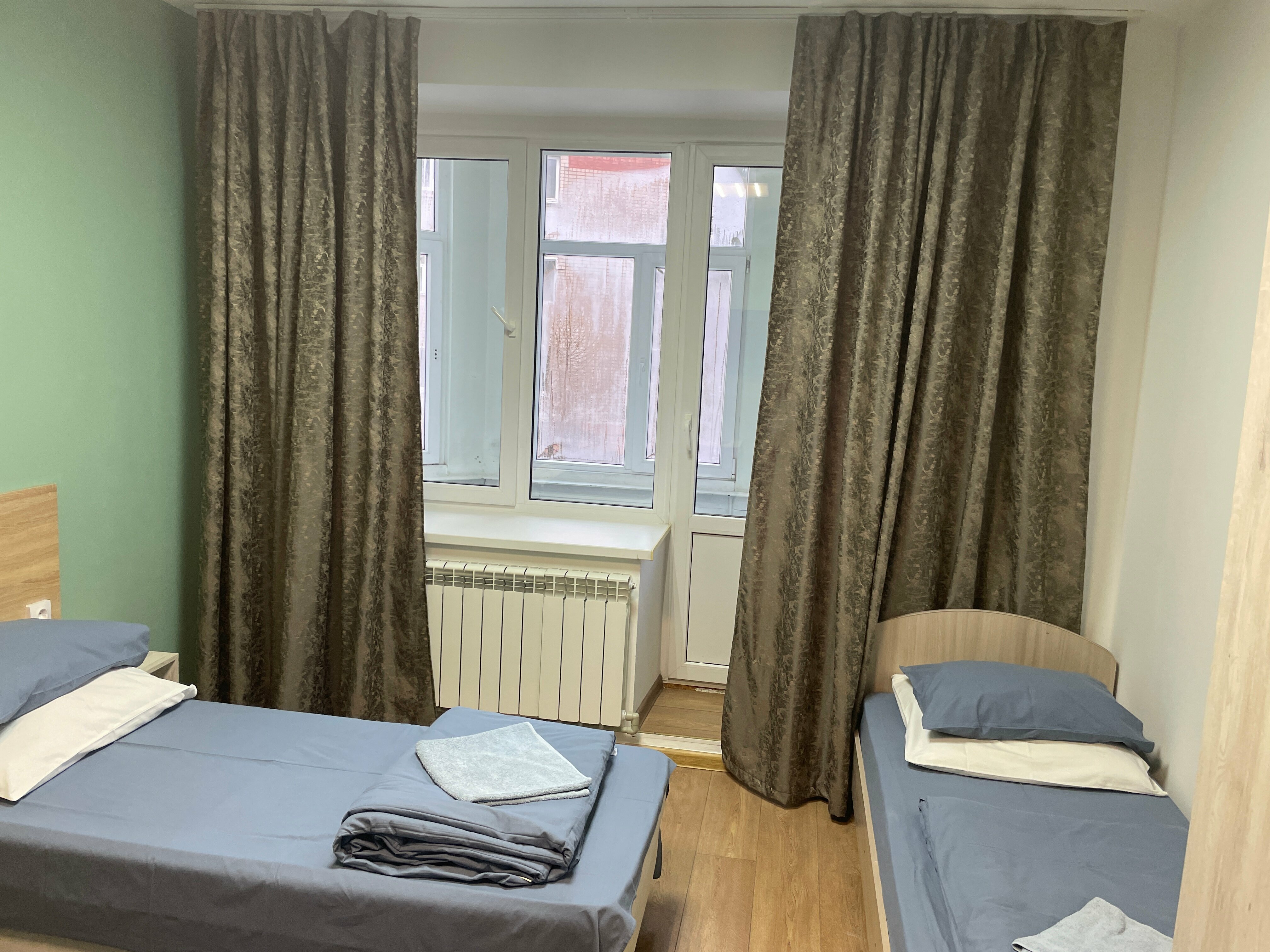 Трехместный номер с балконом