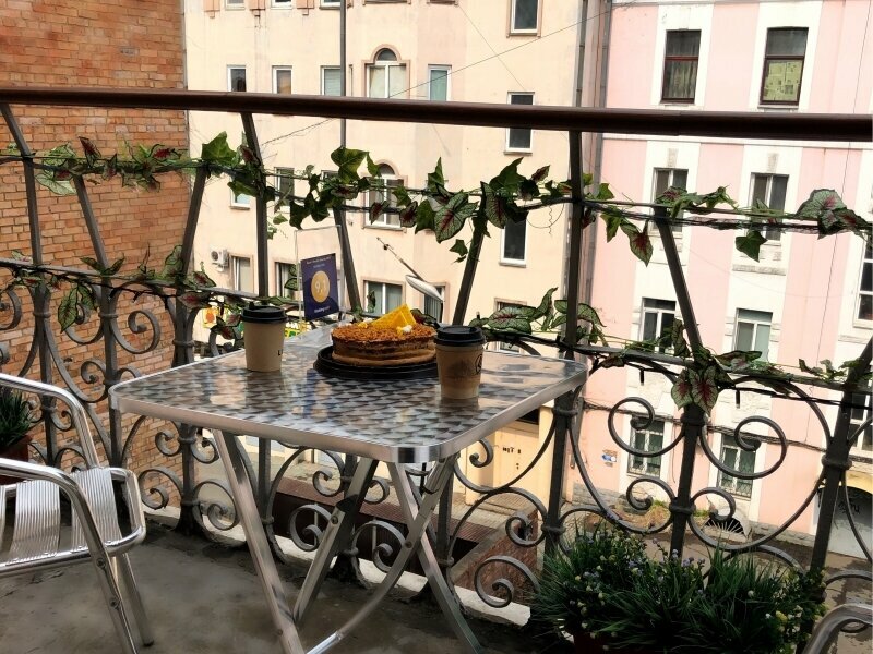 Односпальная кровать в общем номере для женщин