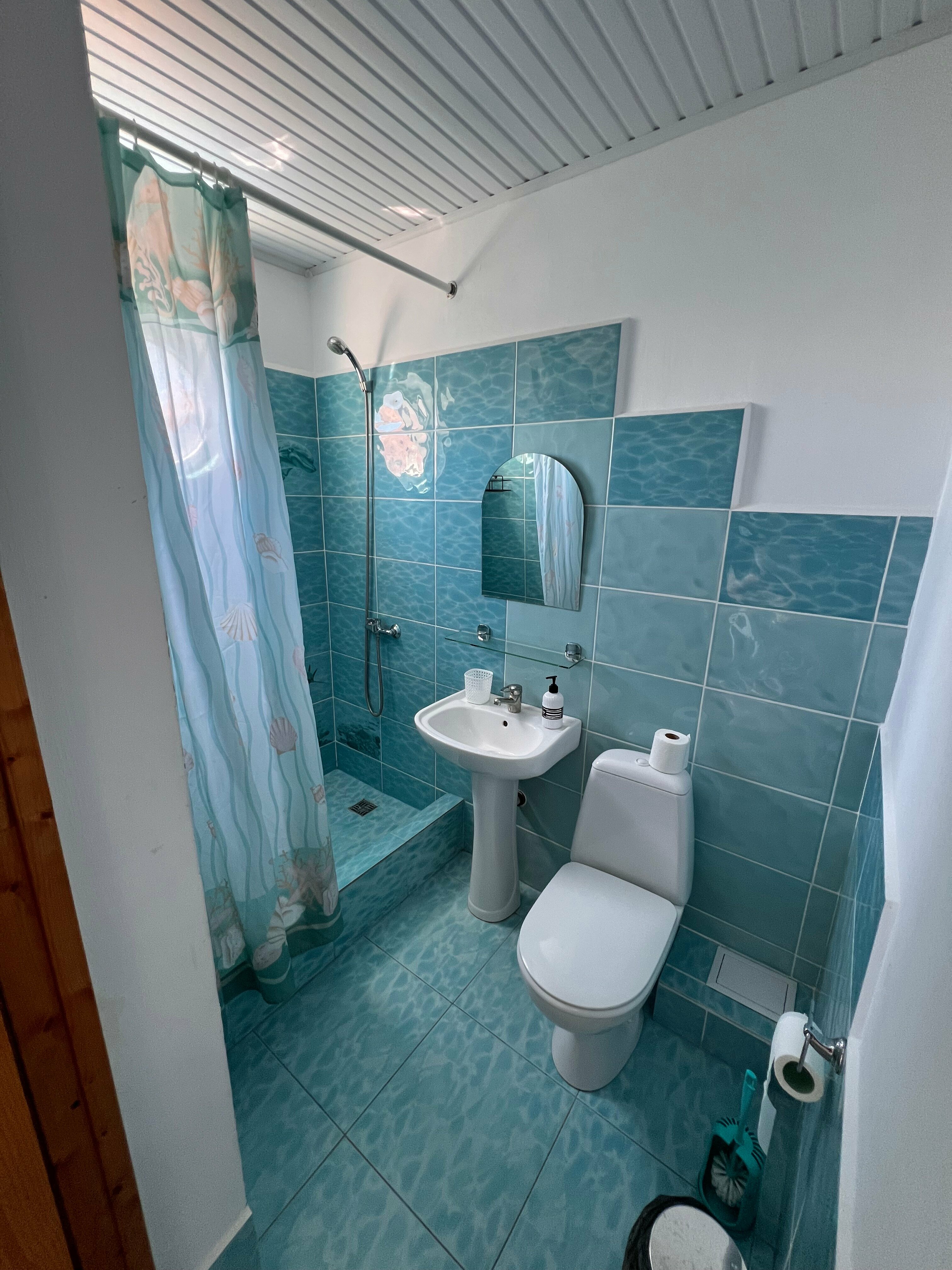 Четырехместный двухкомнатный номер с балконом на бассейн №5