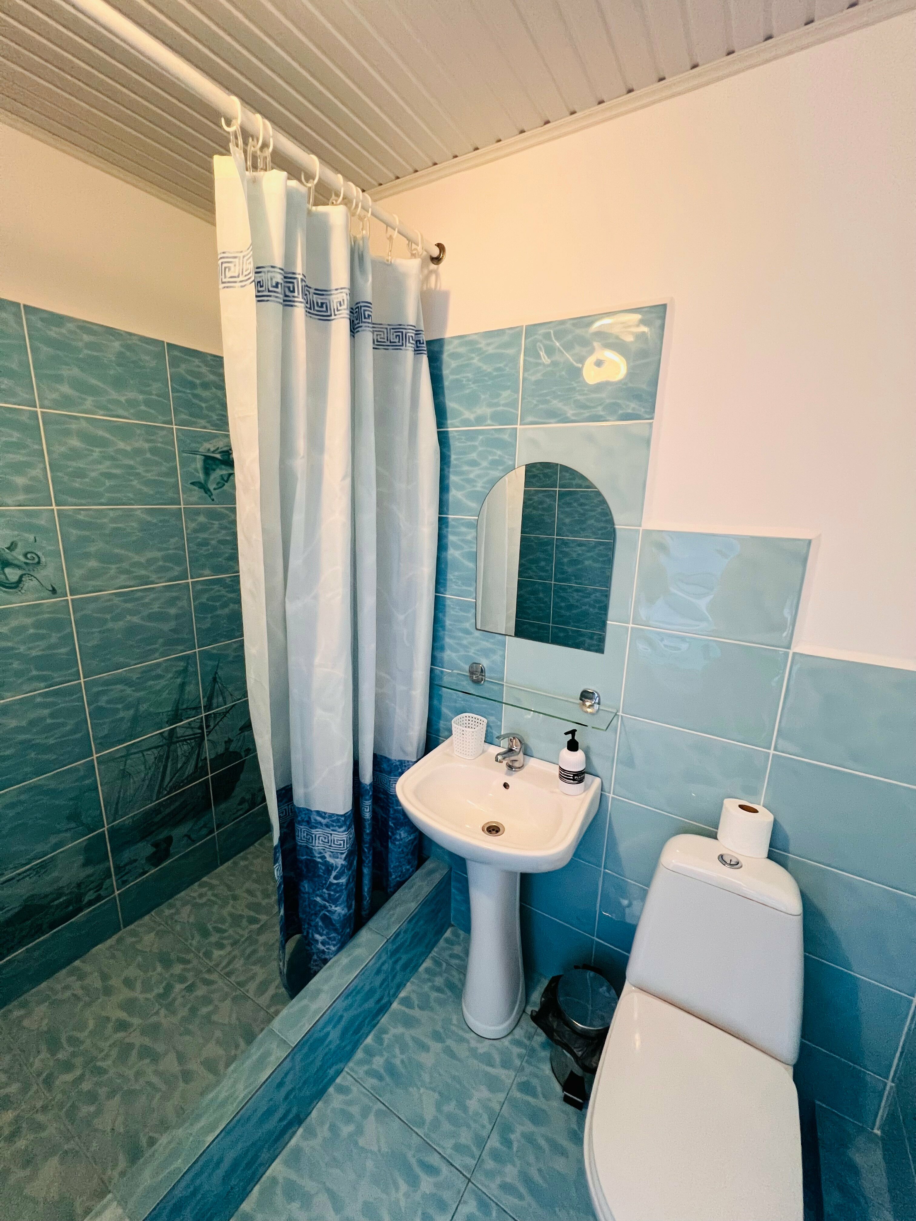 Четырехместный двухкомнатный номер с балконом на бассейн №6