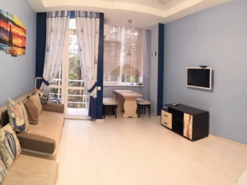 Трехместный номер с балконом