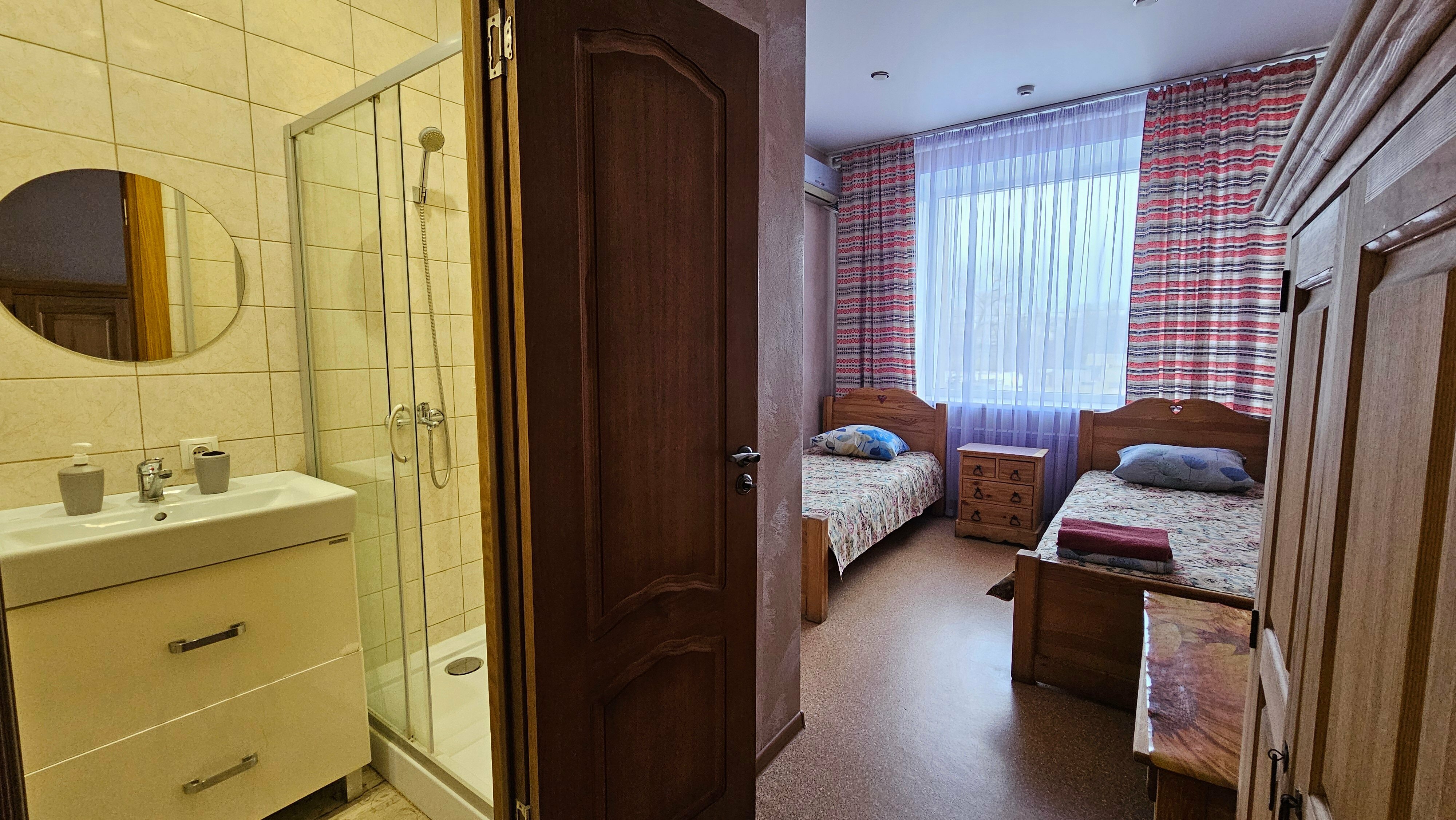 Двухместный номер с 2 отдельными кроватями и душем