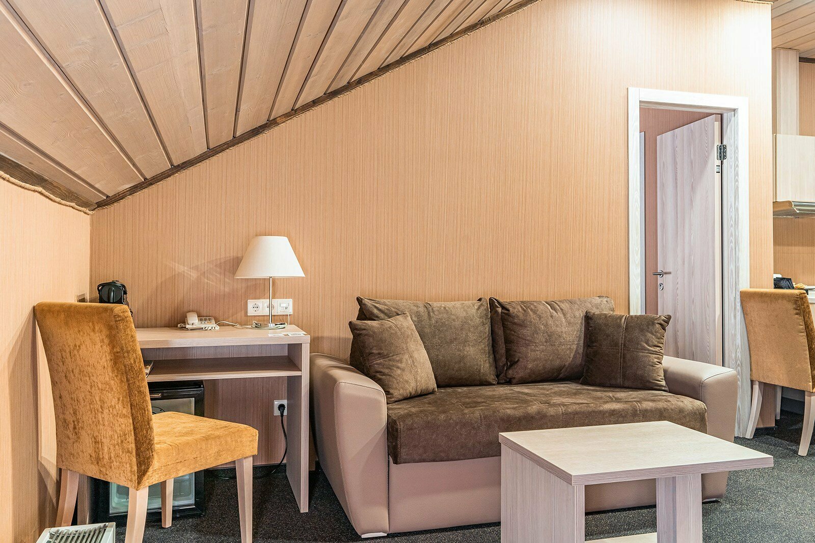 Семейный люкс с двумя спальнями и кухней