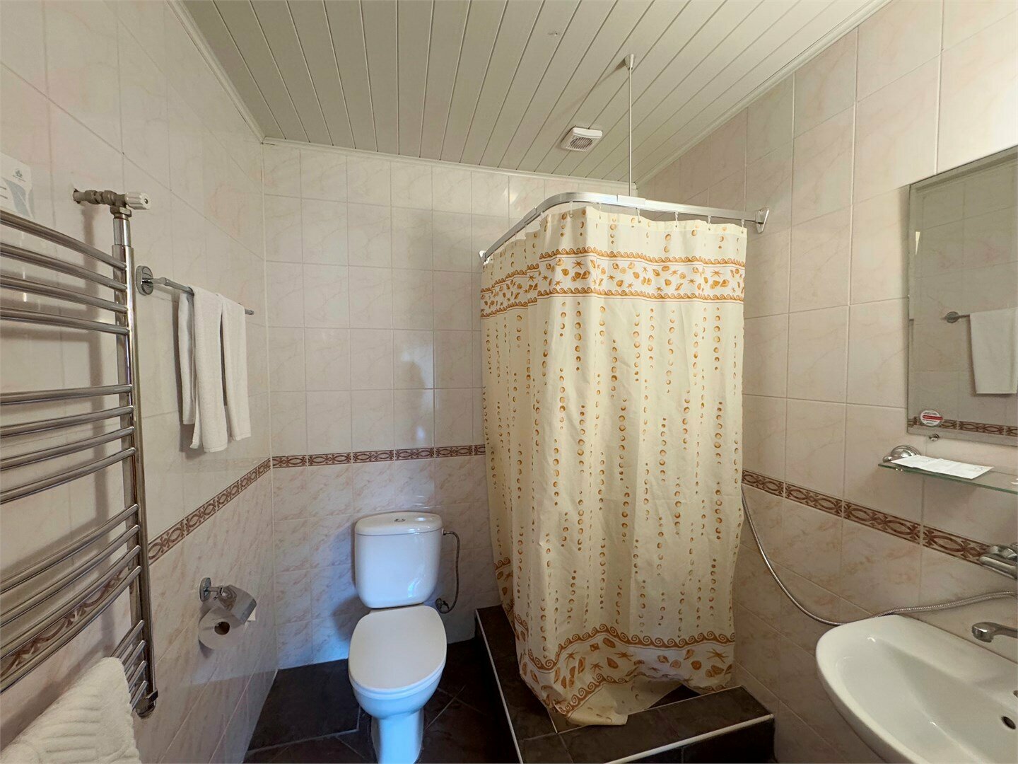 Трехместный номер с балконом