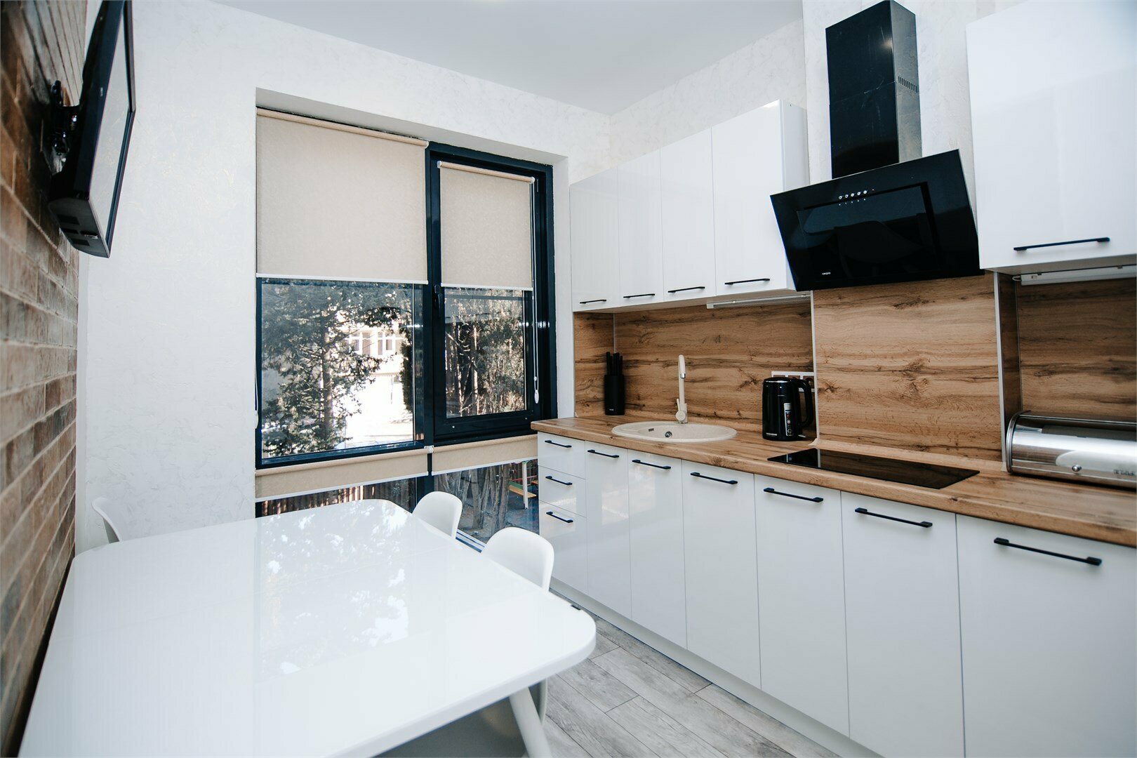 Апартаменты Люкс с отдельной спальней (40 м2, с балконом)