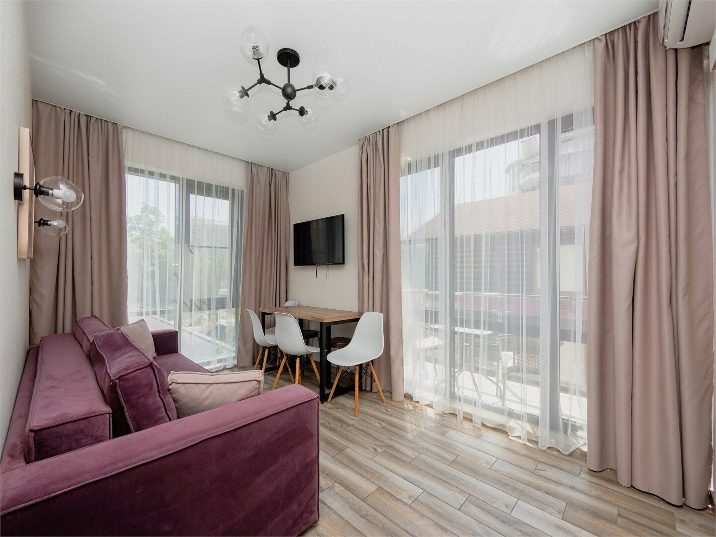 Апартаменты Люкс с 2-мя отдельными спальнями (50 м2, с 2-мя балконами)