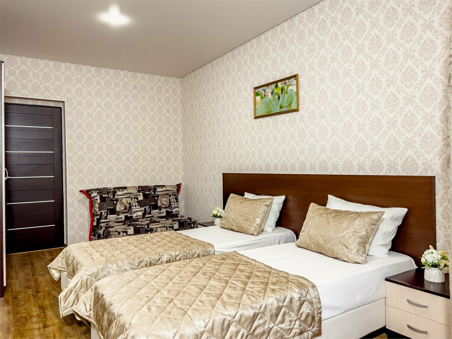 Стандарт с балконом и ванной комнатой на этаже