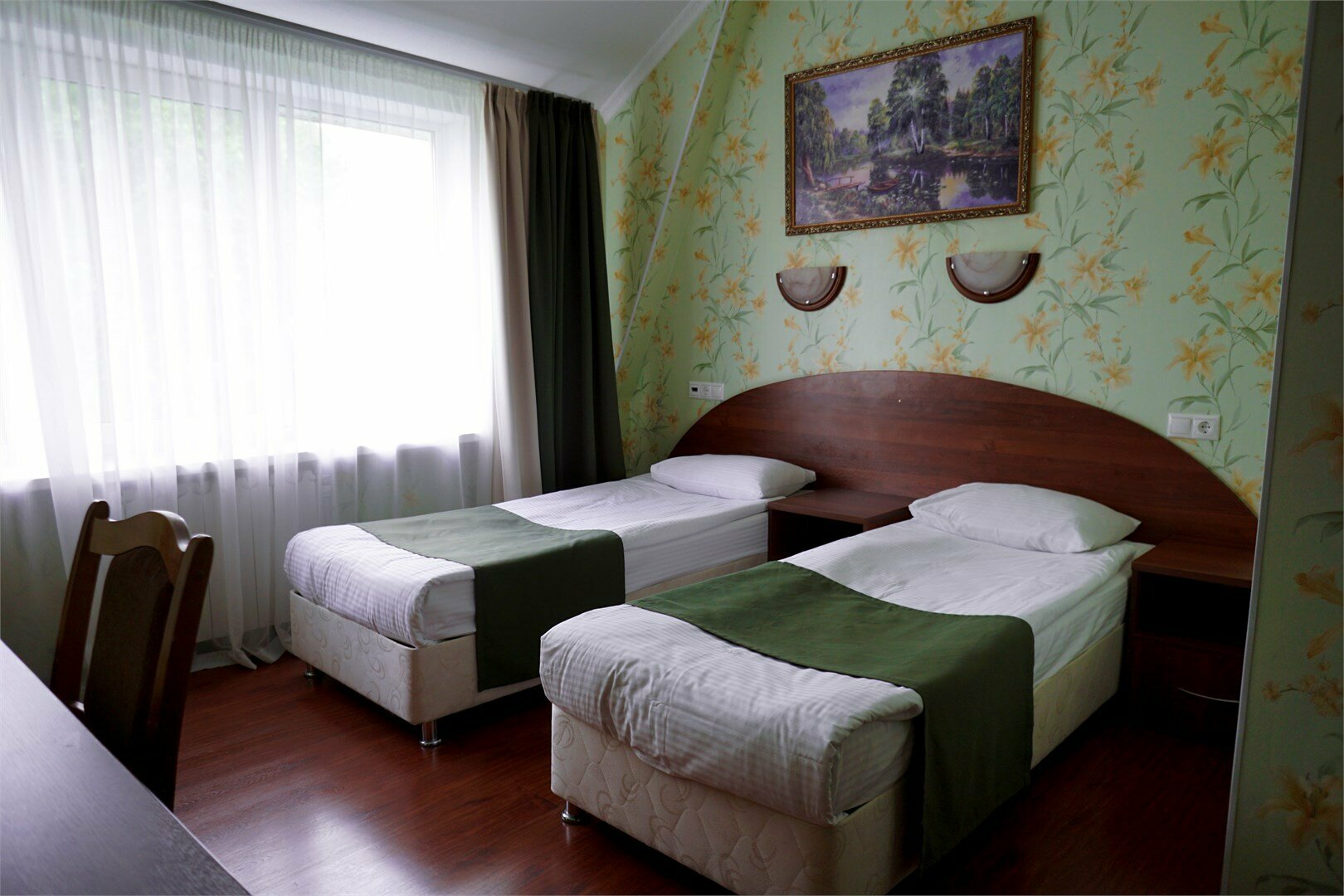 Двухместный номер категории стандарт с 2 кроватями