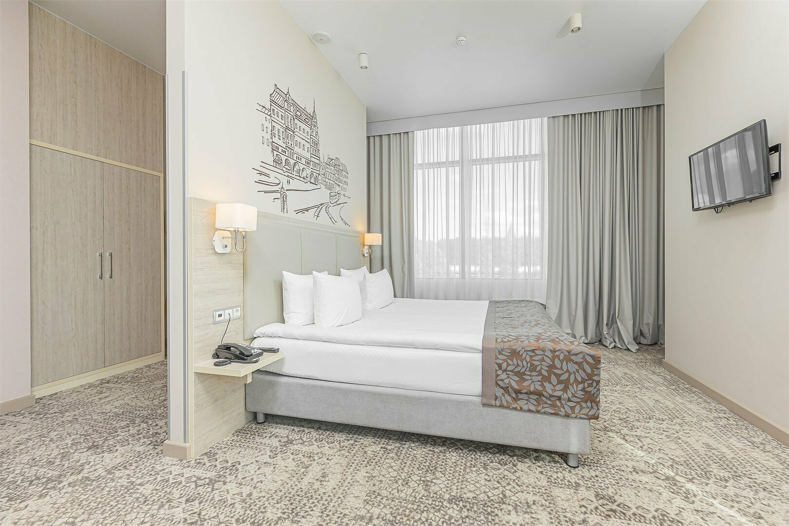 Представительский номер c 1 большой кроватью и раскладывающимся диваном