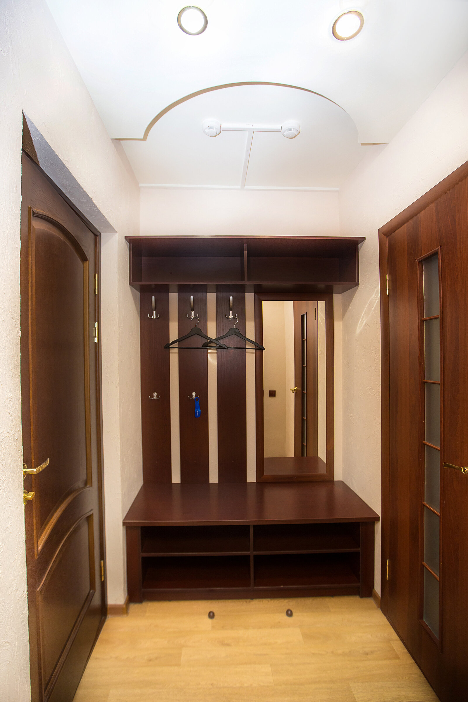 Стандартный двухместный номер с 2 отдельными кроватями и общей ванной комнатой