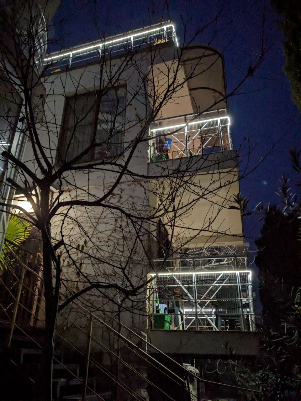 Трехместный номер с балконом