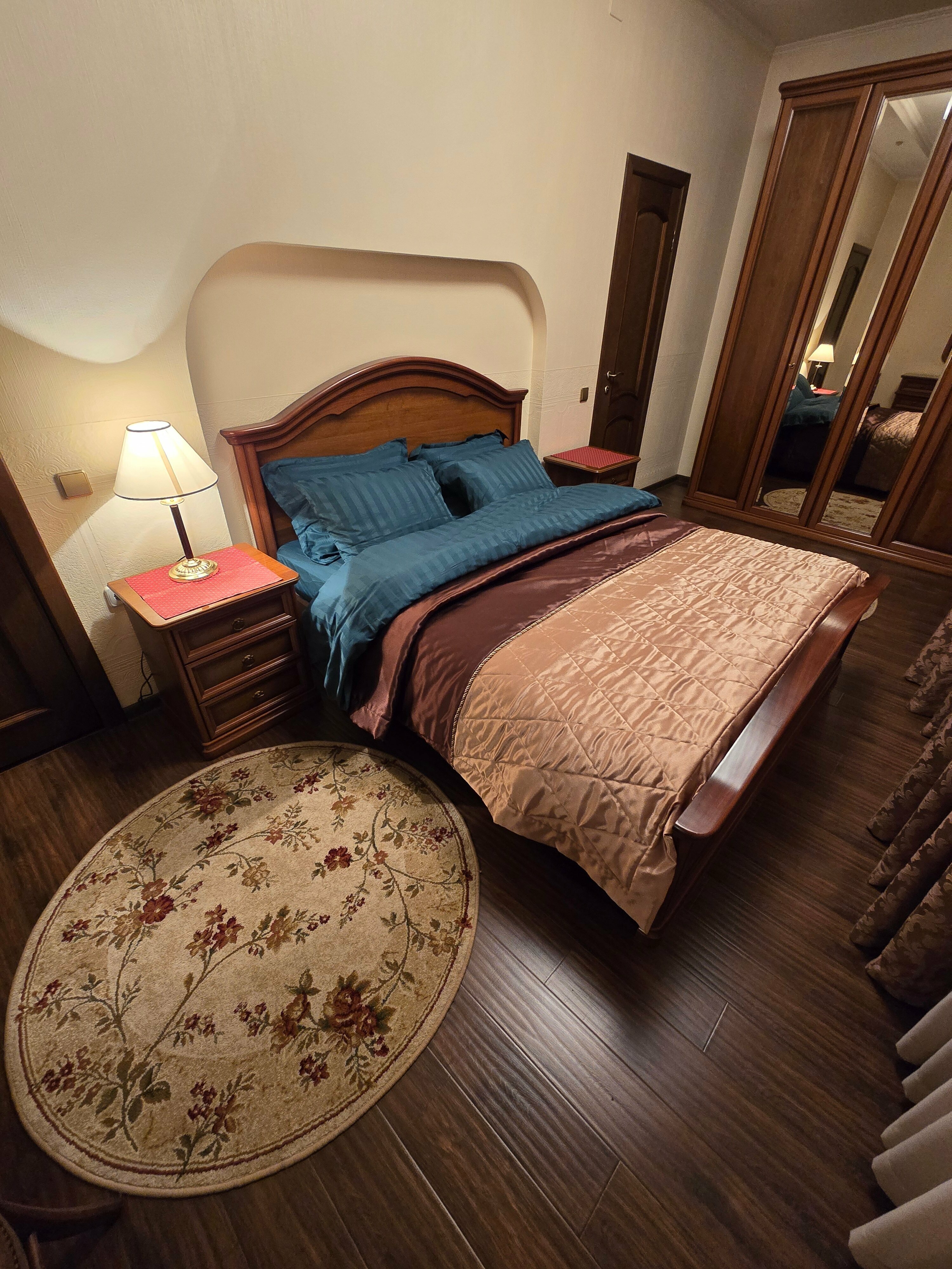 Люкс с кроватью размера «king-size» и балконом