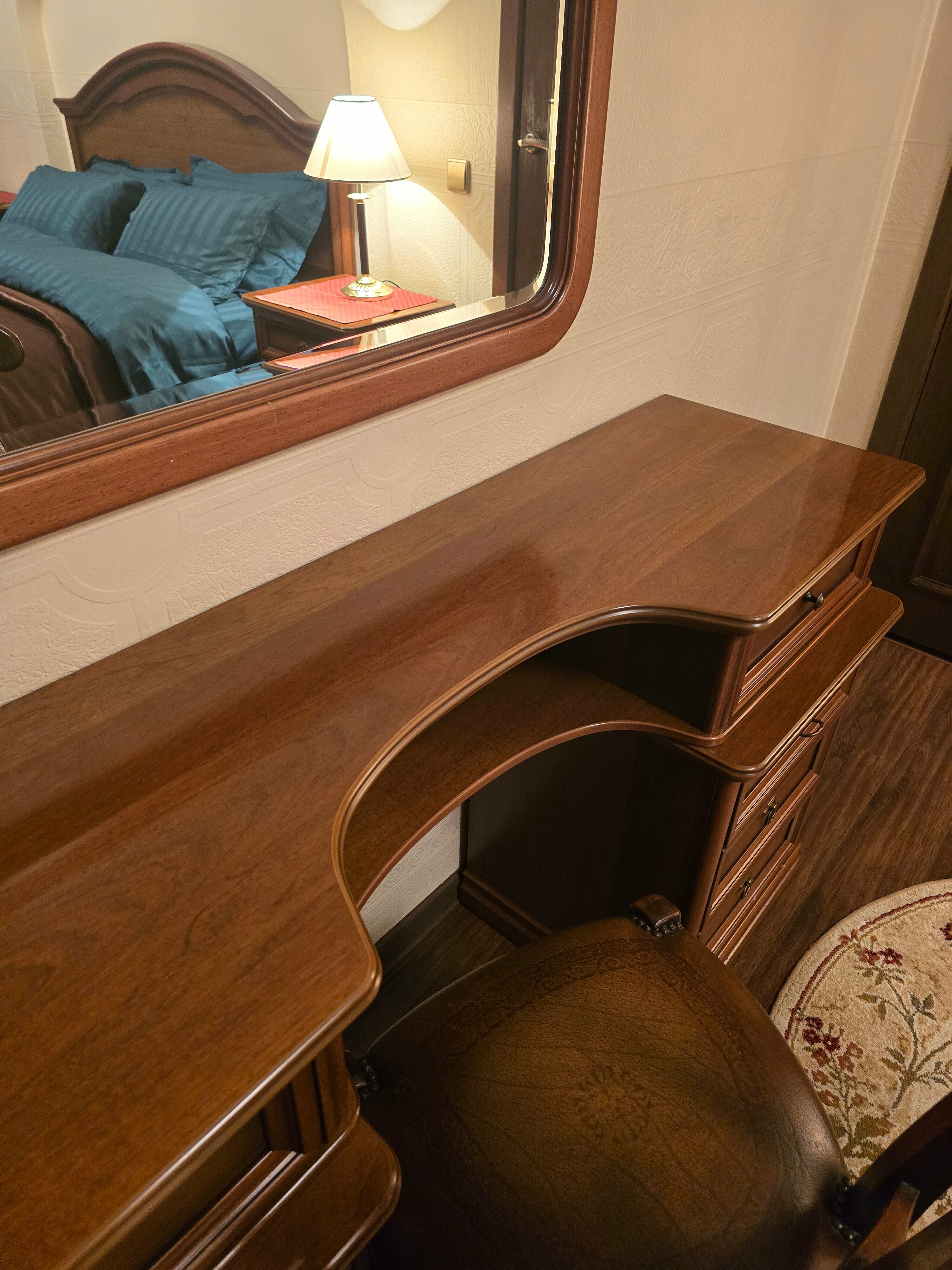 Люкс с кроватью размера «king-size» и балконом