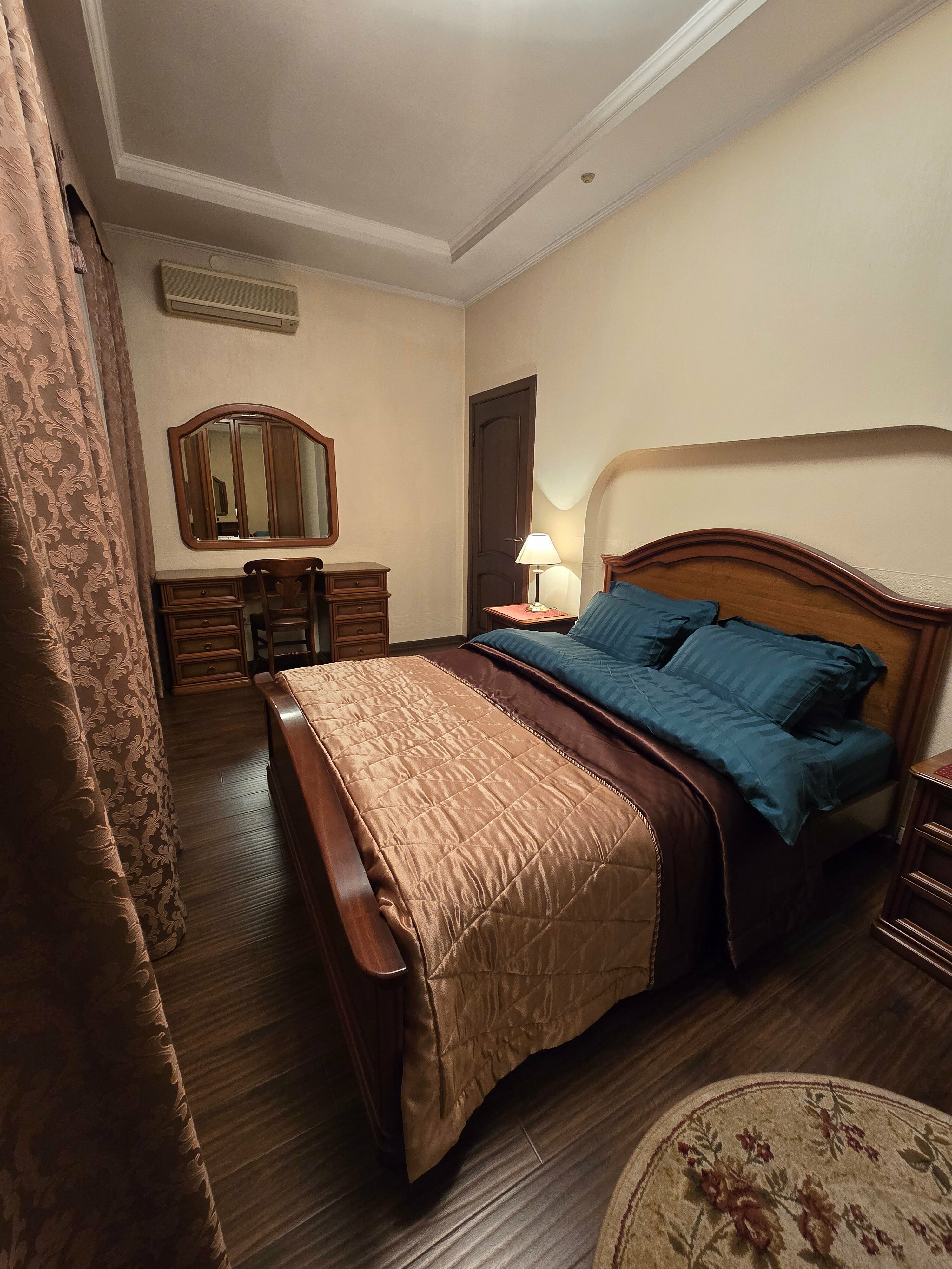 Люкс с кроватью размера «king-size» и балконом