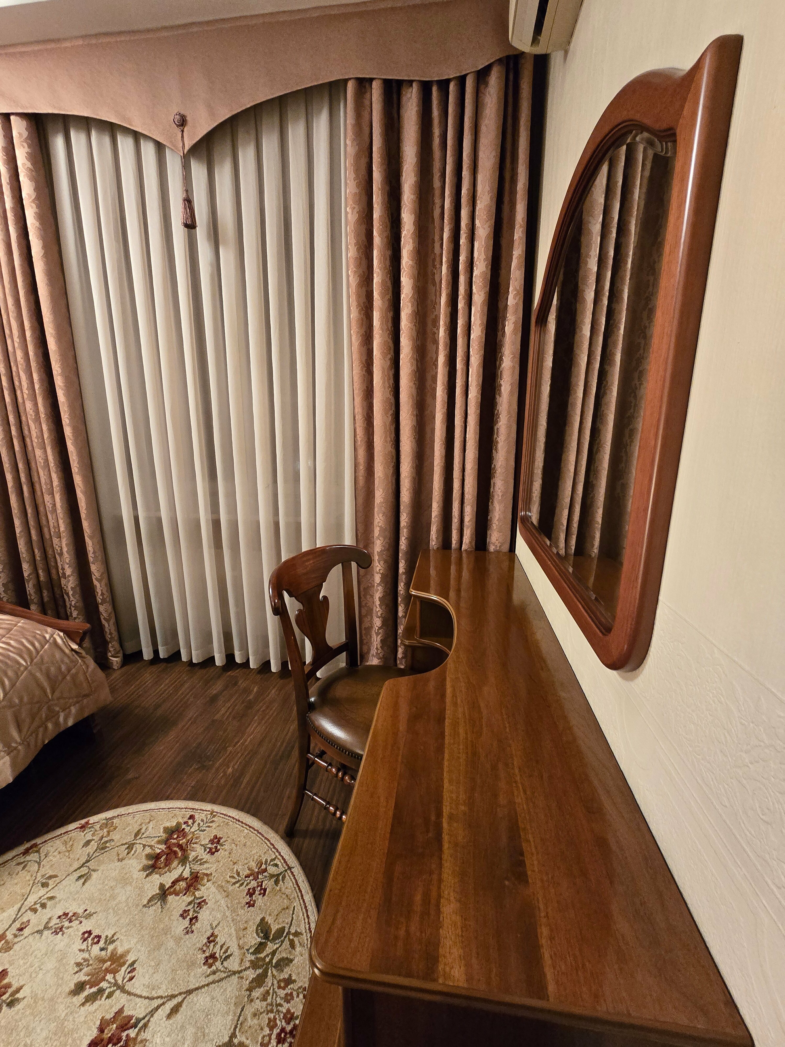 Люкс с кроватью размера «king-size» и балконом