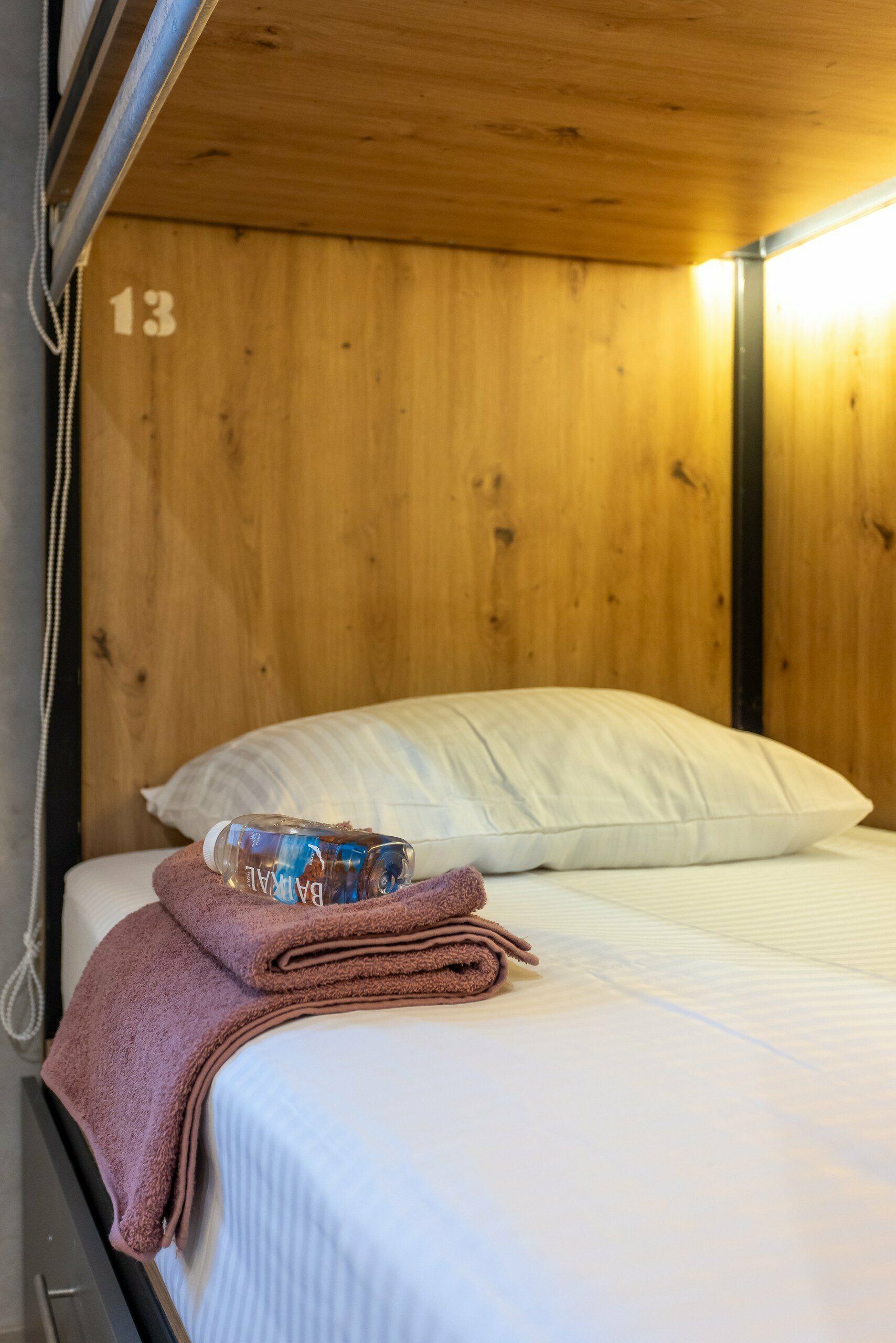 1. Кровать в общем 8-местном номере для мужчин