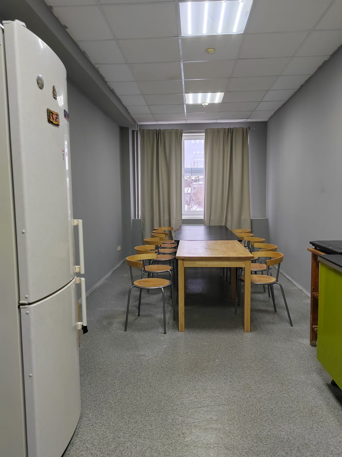 Спальное место на двухъярусной кровати в общем номере для женщин