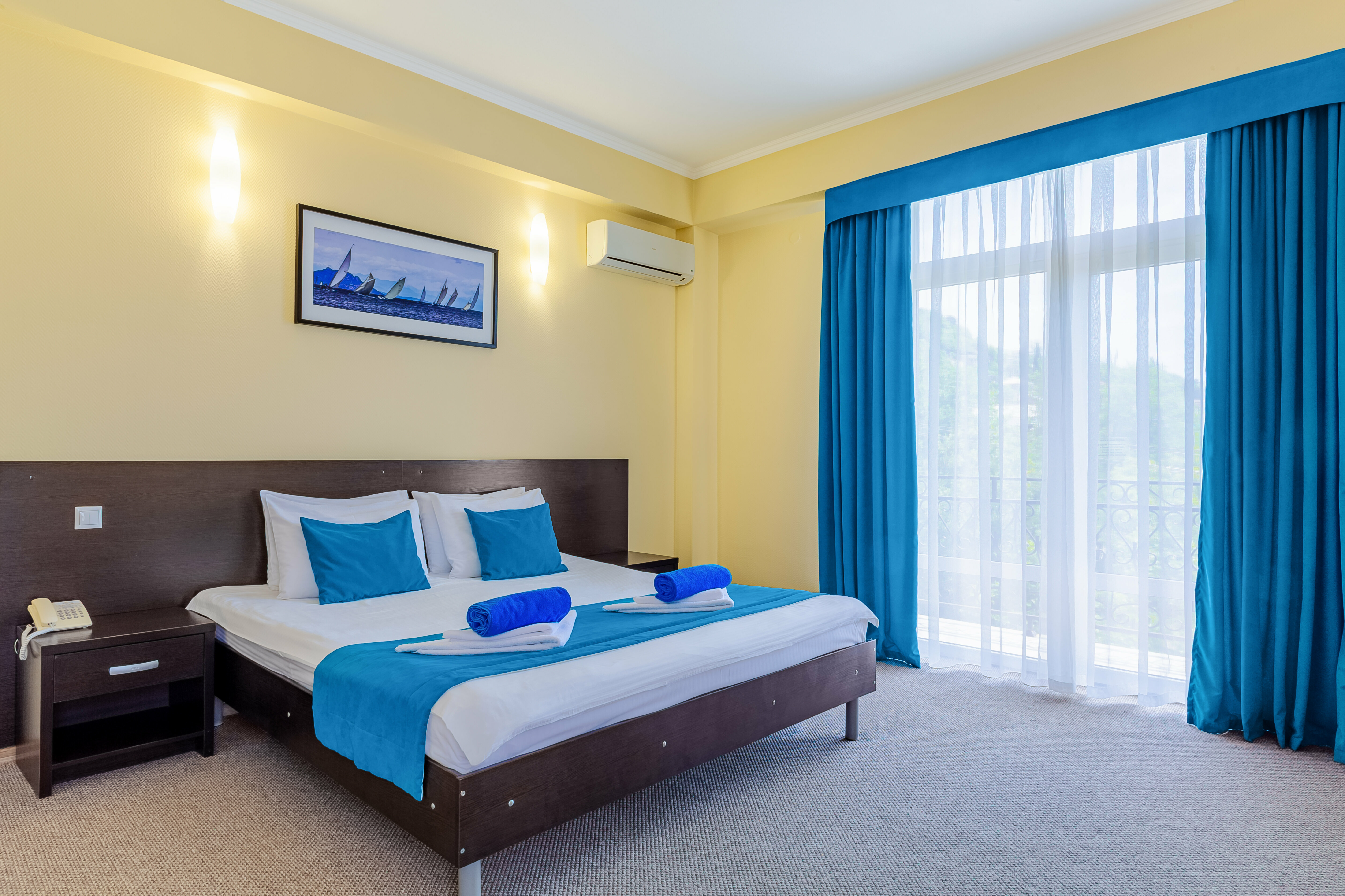 Улучшенный номер с кроватью размера «king-size»