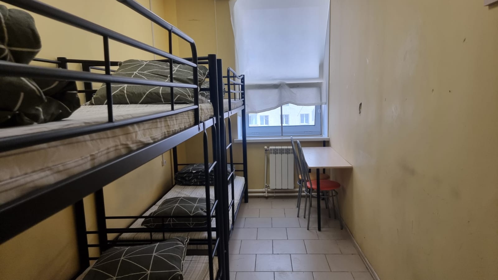 Кровать в общем 6-местном номере для женщин