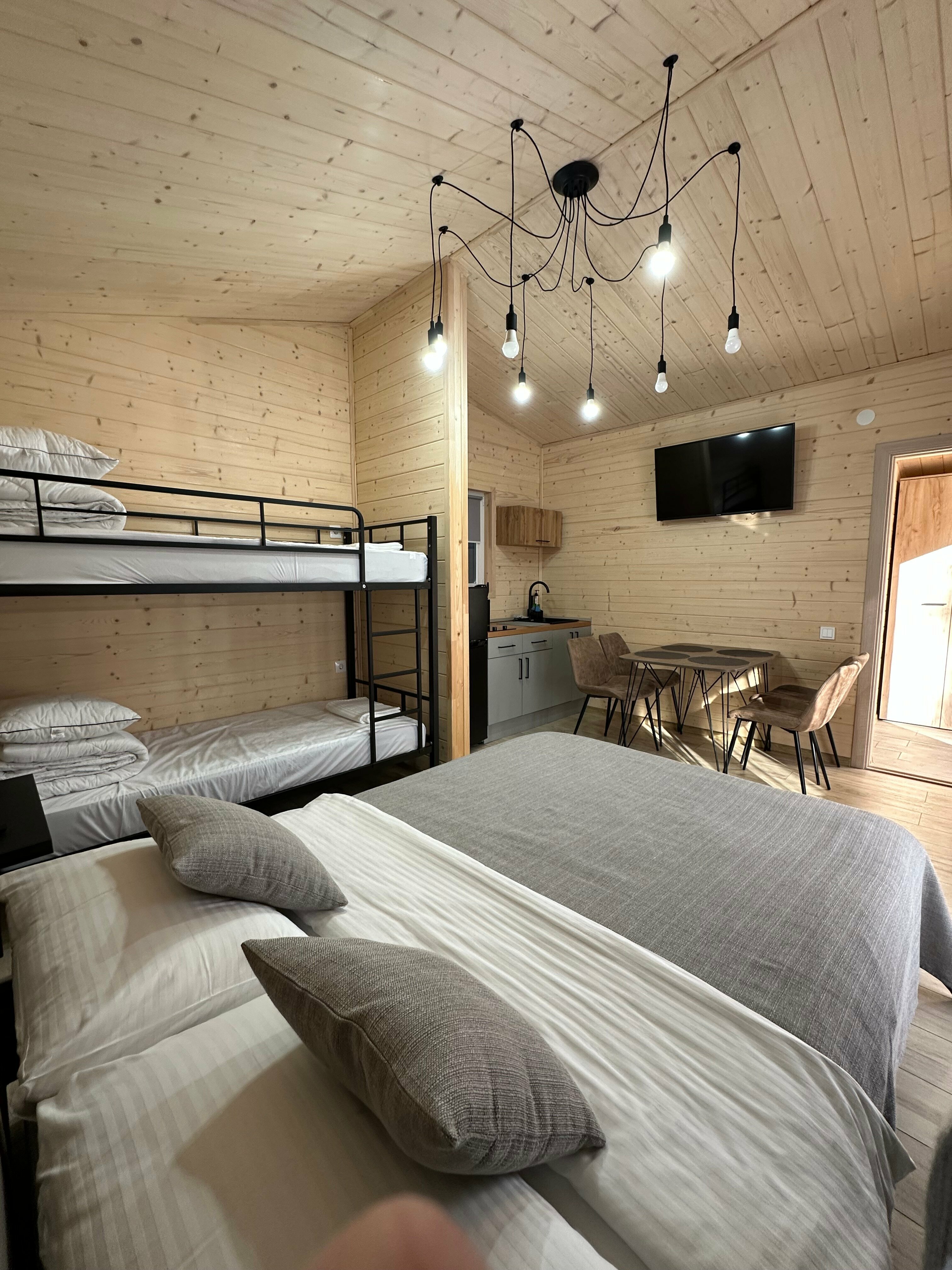 Четырехместный номер с видом на горы