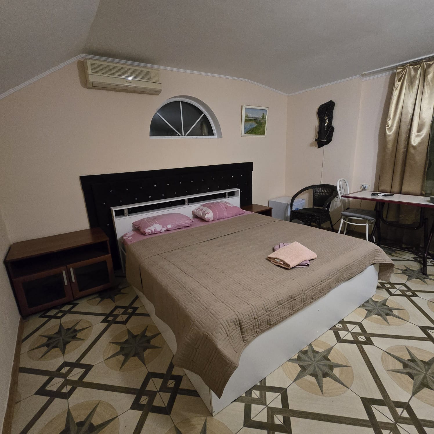 Двухместный номер с 1 кроватью или 2 отдельными кроватями и собственной ванной комнатой