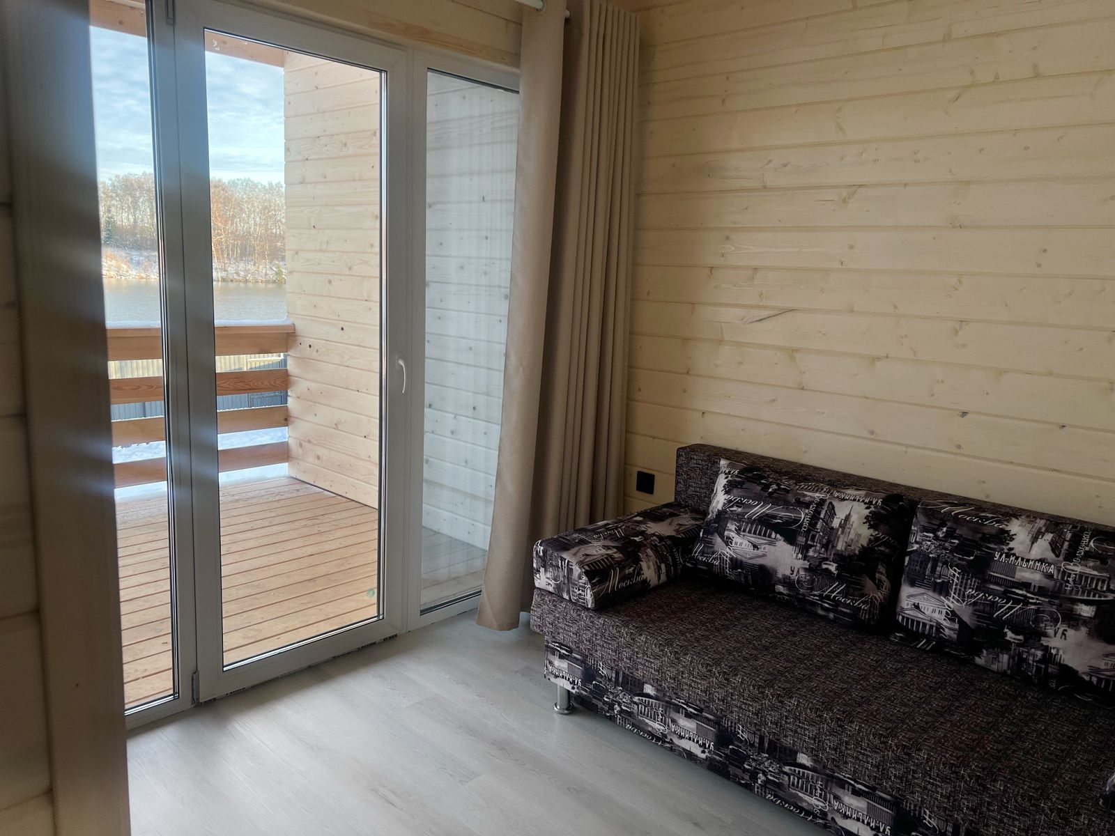 Дом с видом на озеро