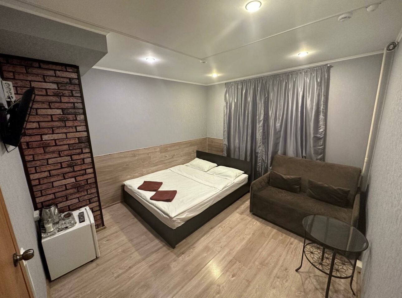 Трехместный номер с собственной ванной комнатой