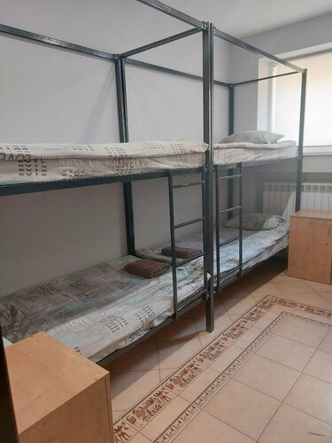 Спальное место на двухъярусной кровати в общем номере для мужчин