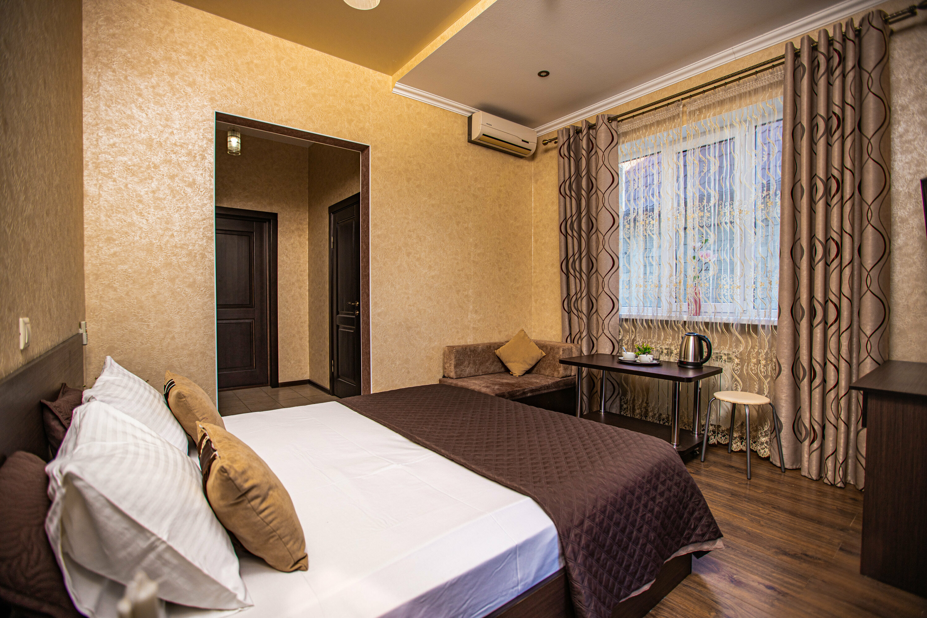 Комфорт с двуспальной кроватью и балконом