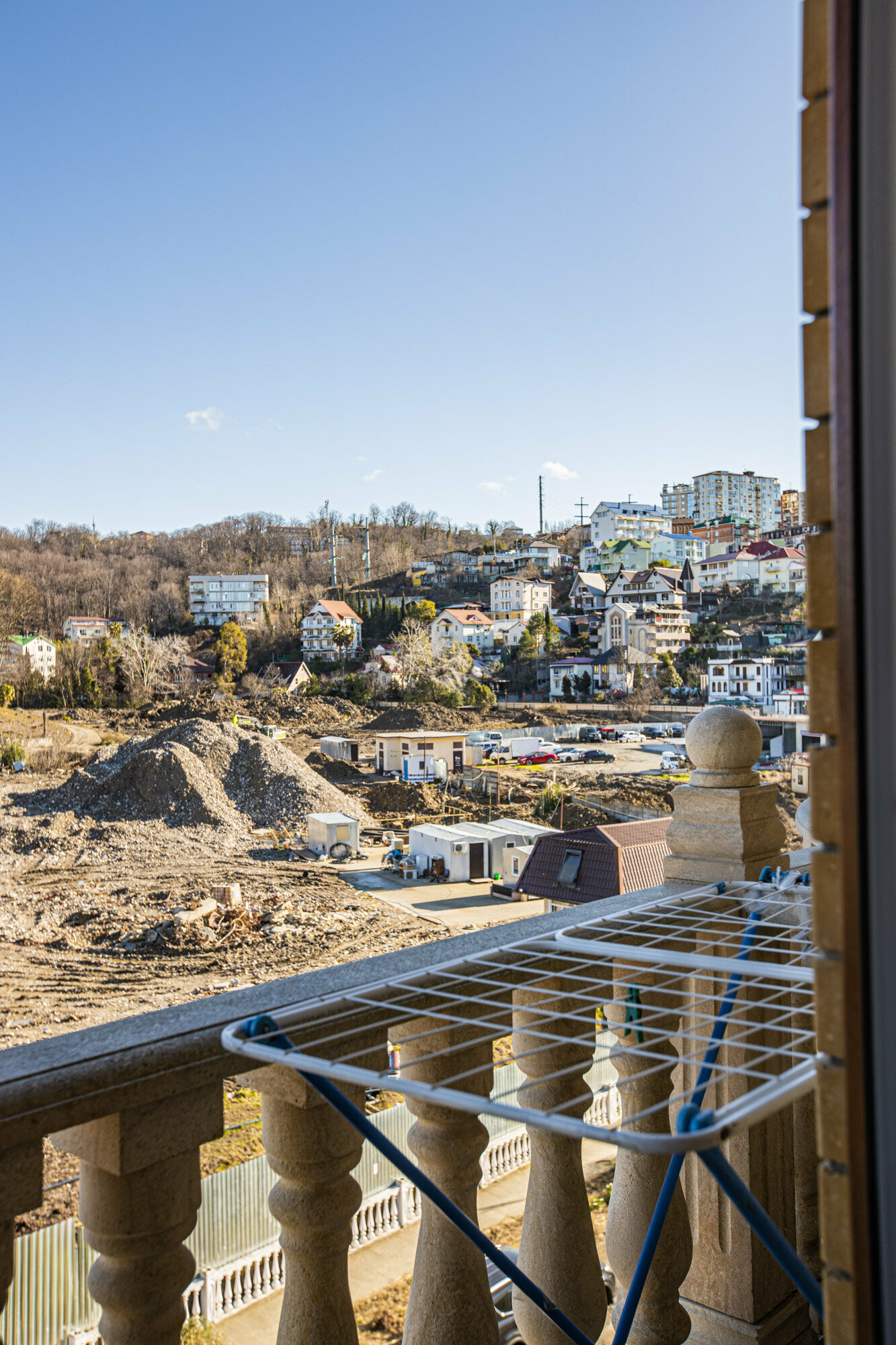 Четырёхместный с одной двуспальной и одной односпальной кроватями( экскурсия в подарок)