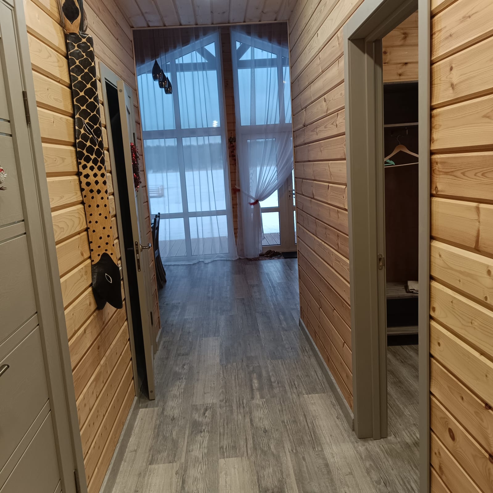 Дом с видом на озеро