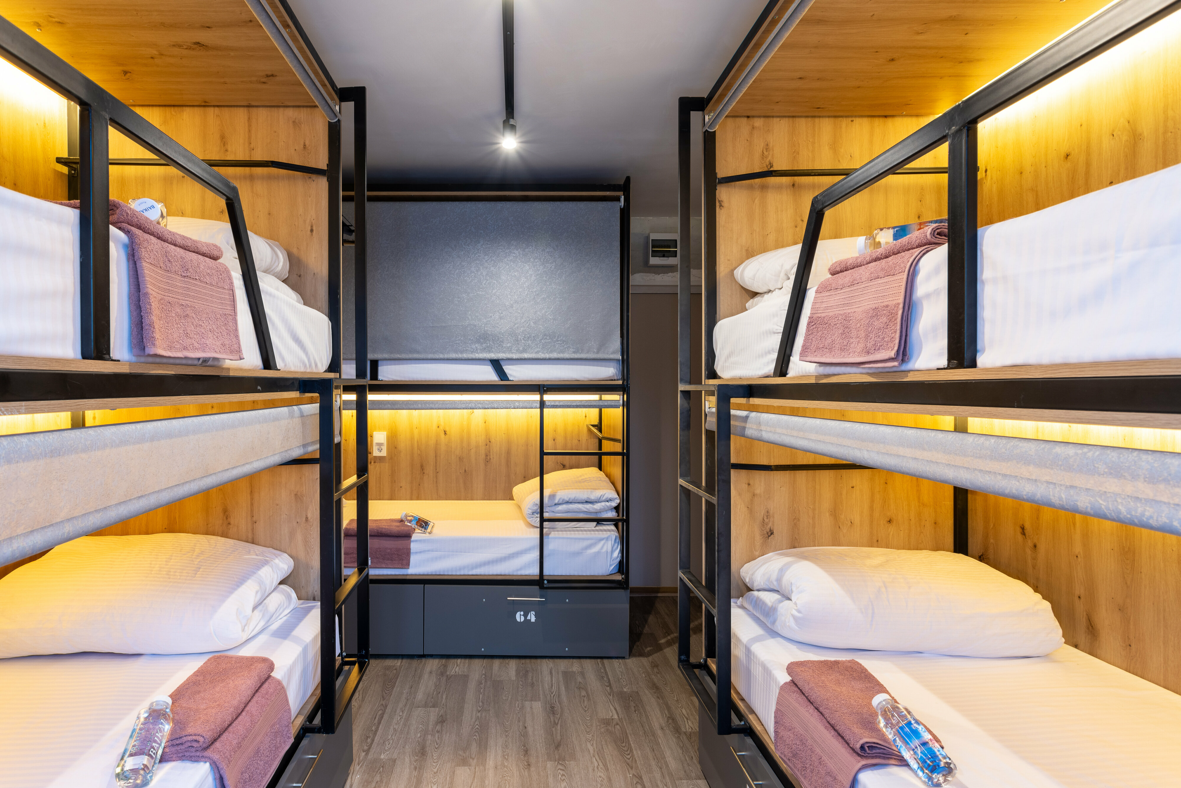 11. Кровать в общем 6-местном номере для мужчин