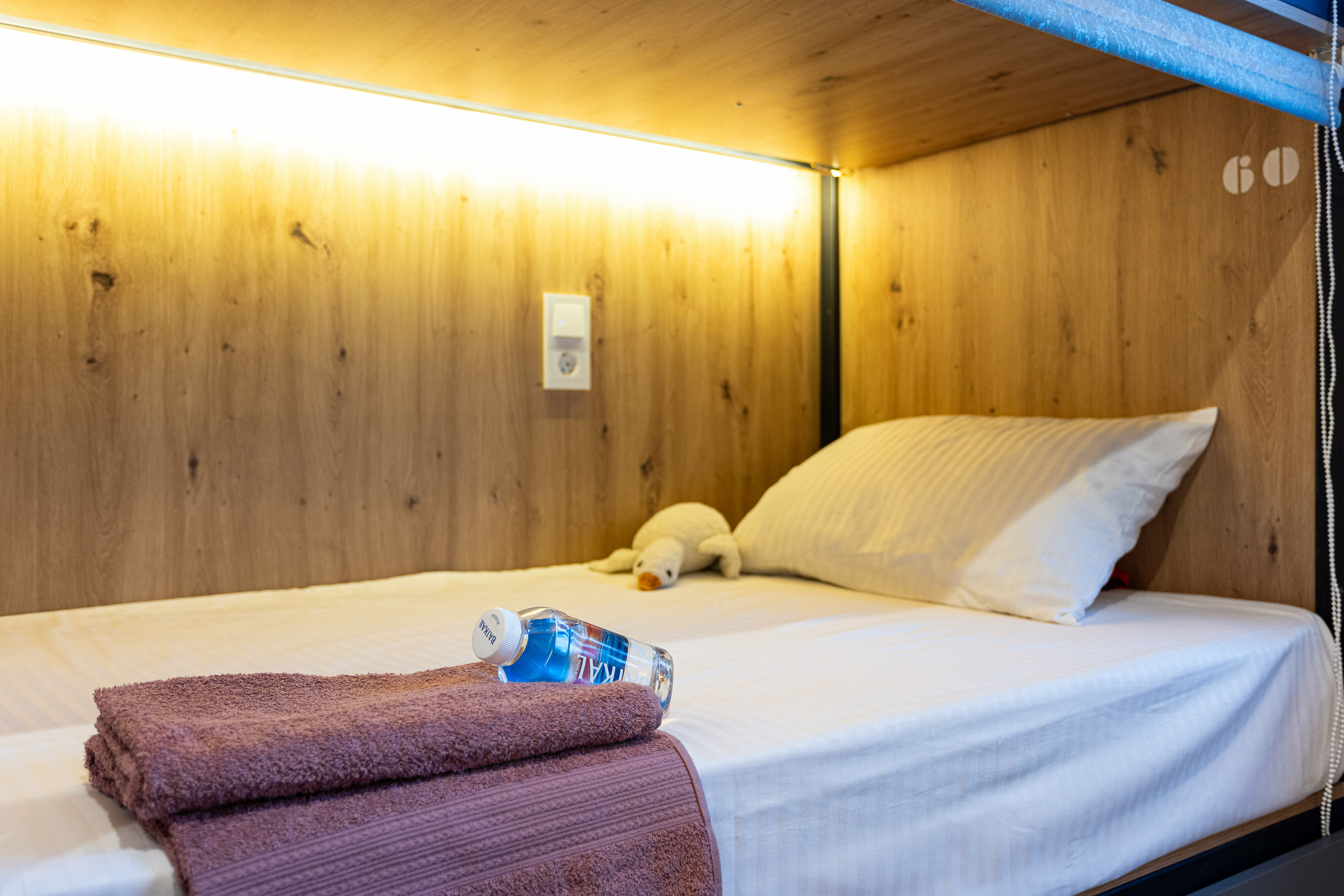 11. Кровать в общем 6-местном номере для мужчин