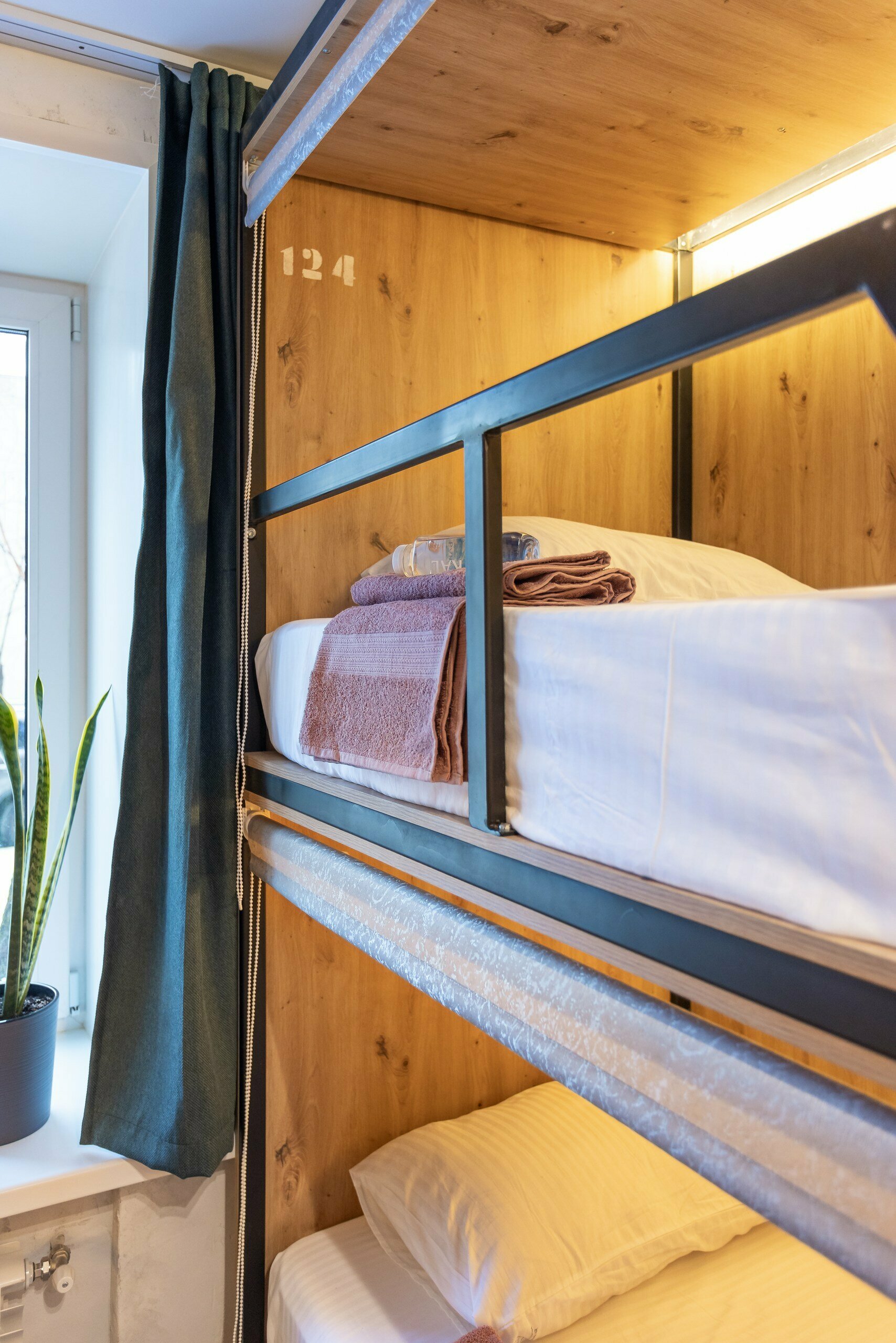 26. Кровать в общем 8-местном номере для мужчин