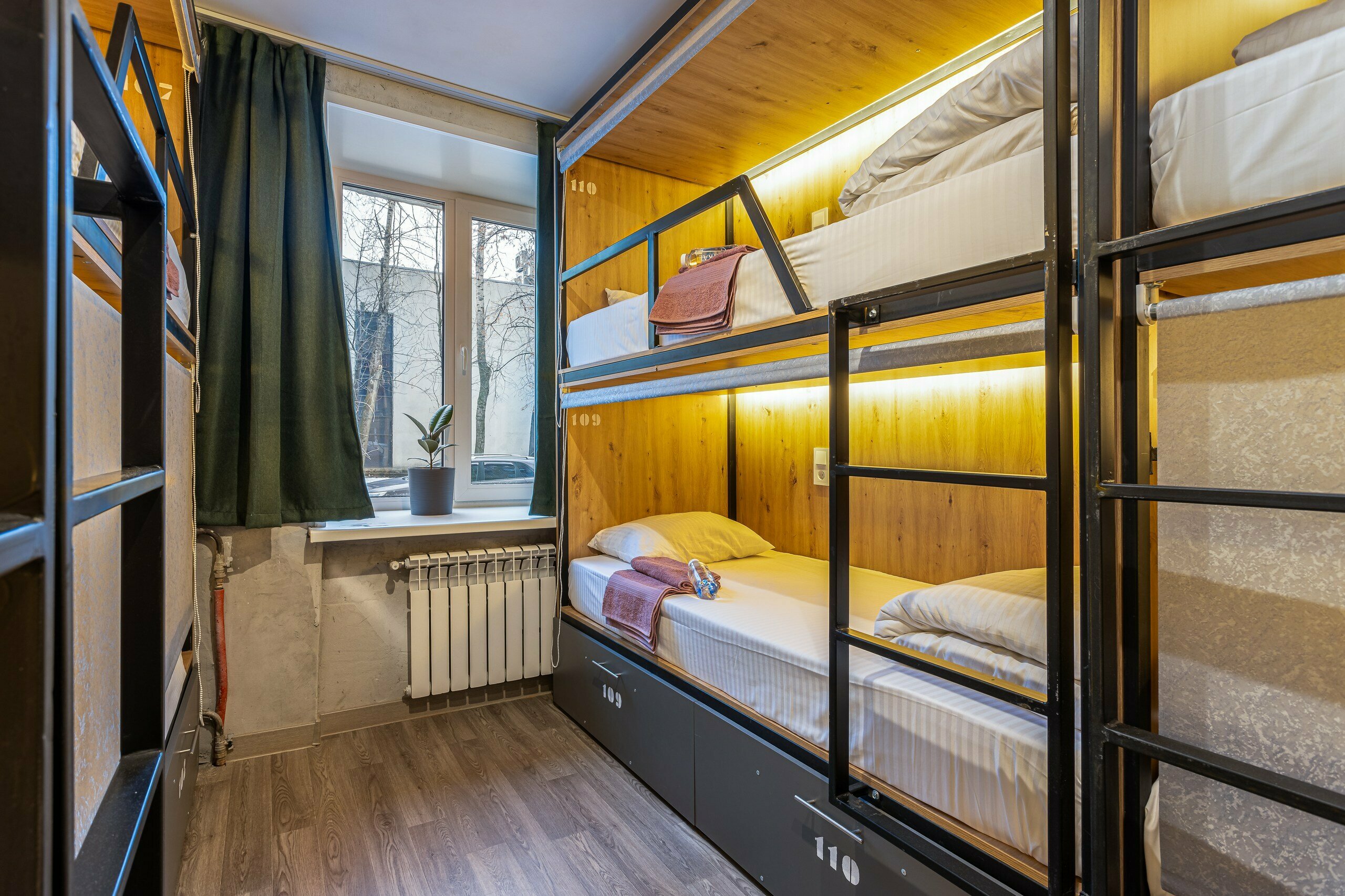 24. Кровать в общем 8-местном номере для мужчин