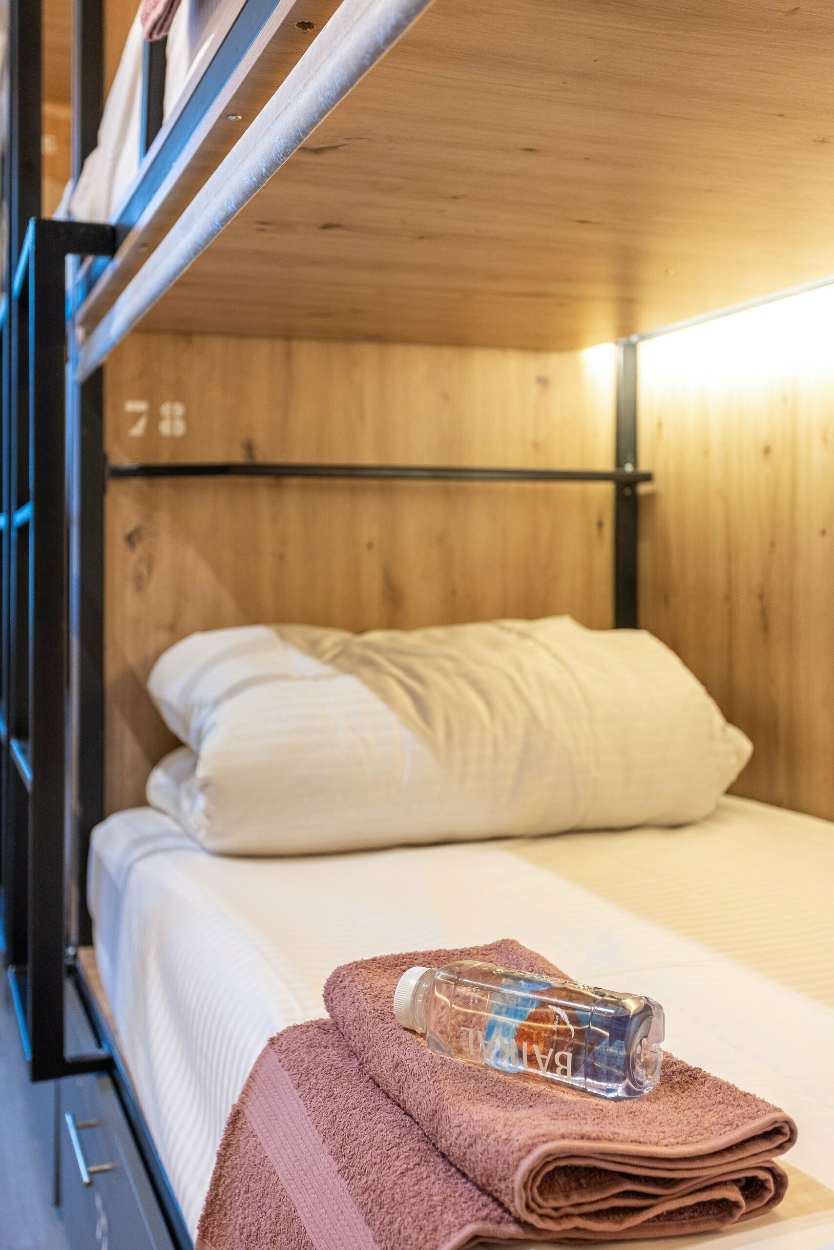 14. Кровать в общем 9-местном номере для мужчин