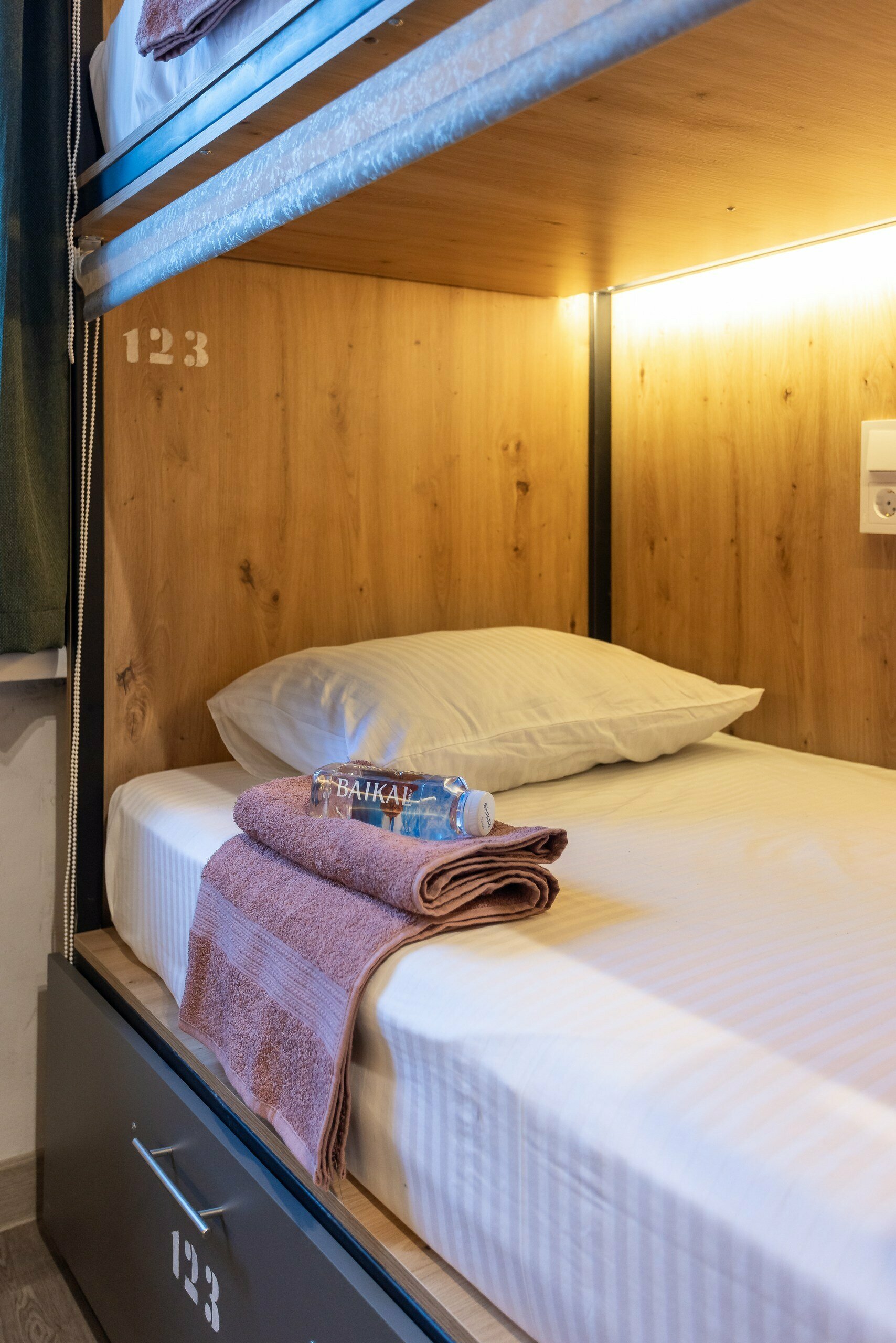 26. Кровать в общем 8-местном номере для мужчин