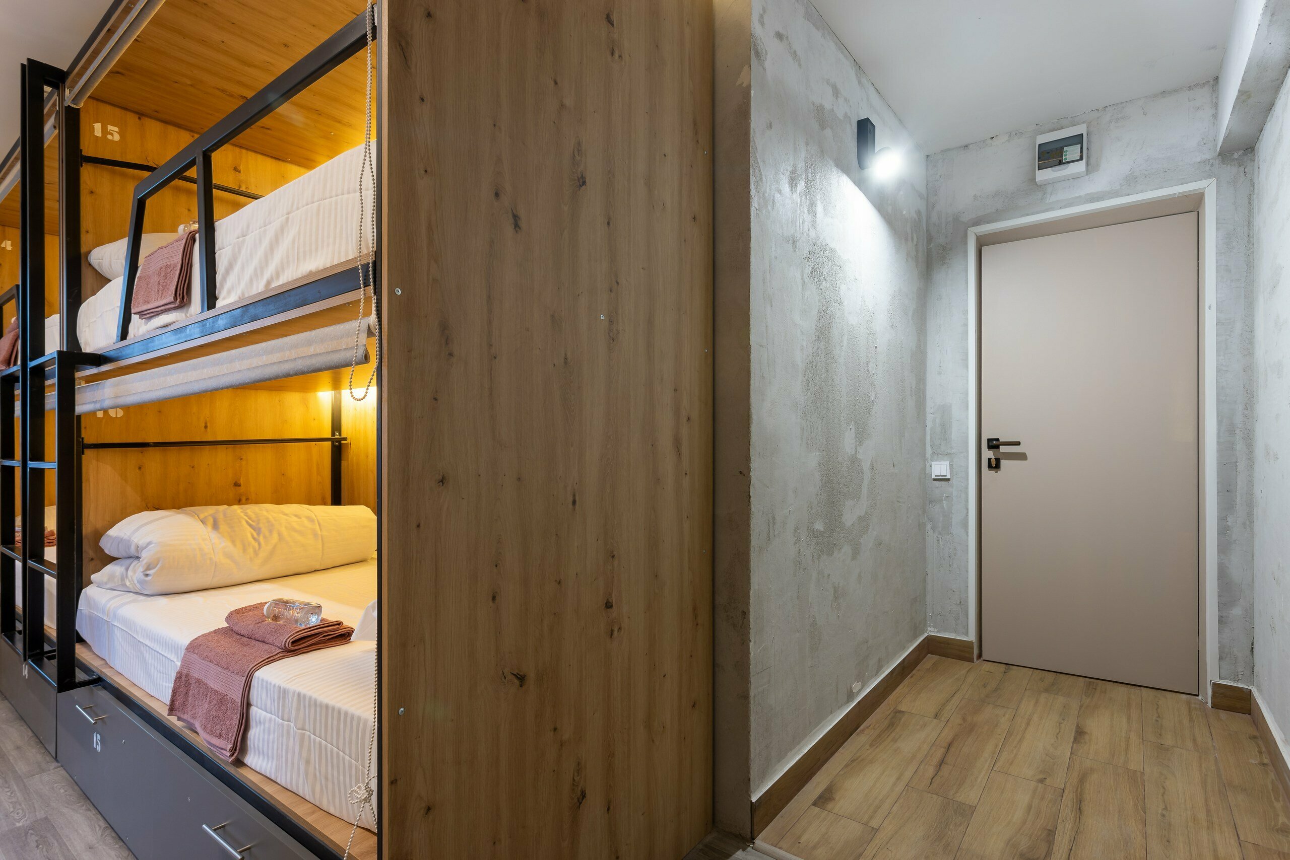 2. Кровать в общем 8-местном номере для мужчин