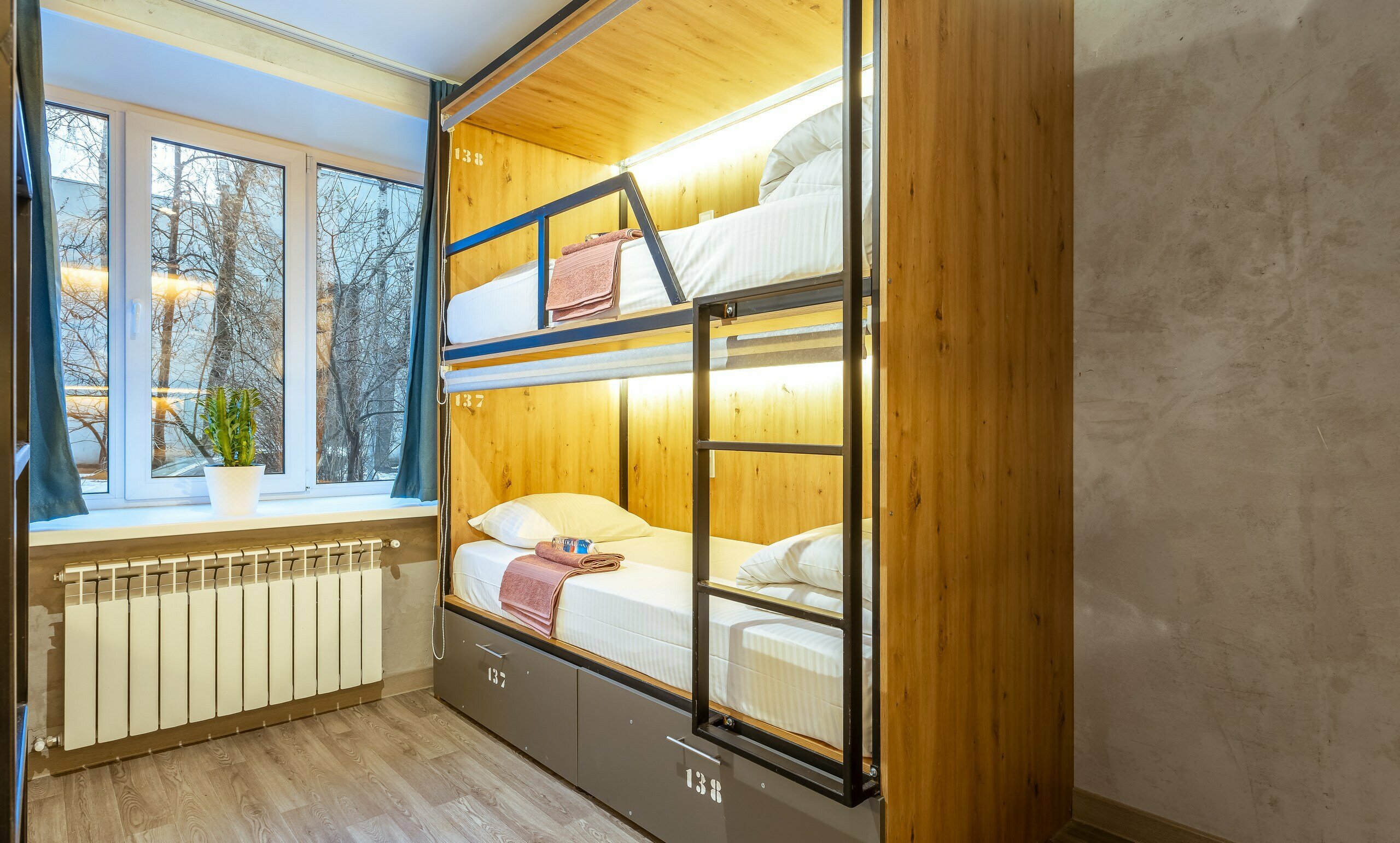 28. Кровать в общем 6-местном номере для мужчин