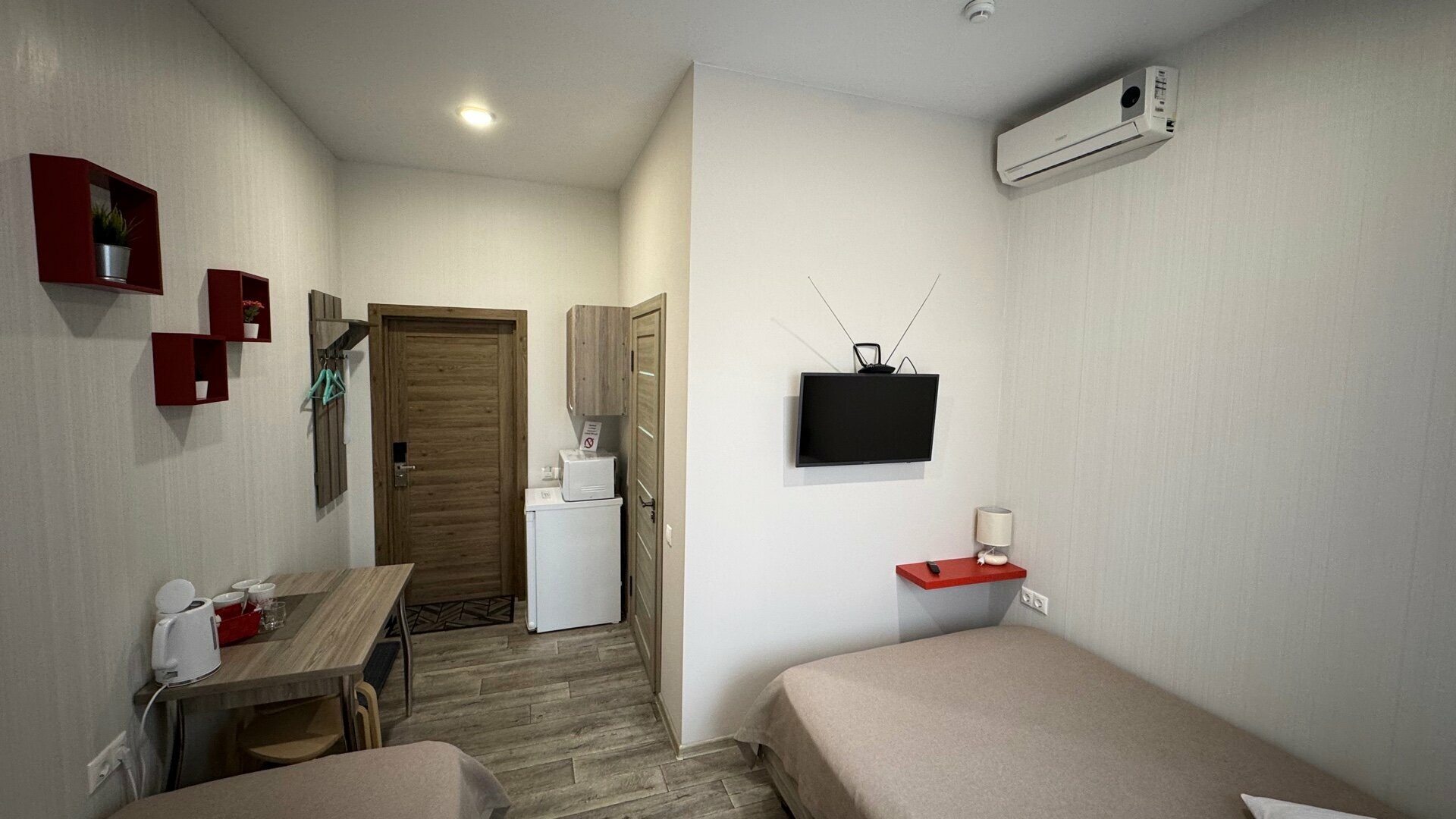 Стандарт трехместный с двухспальной и односпальной кроватями