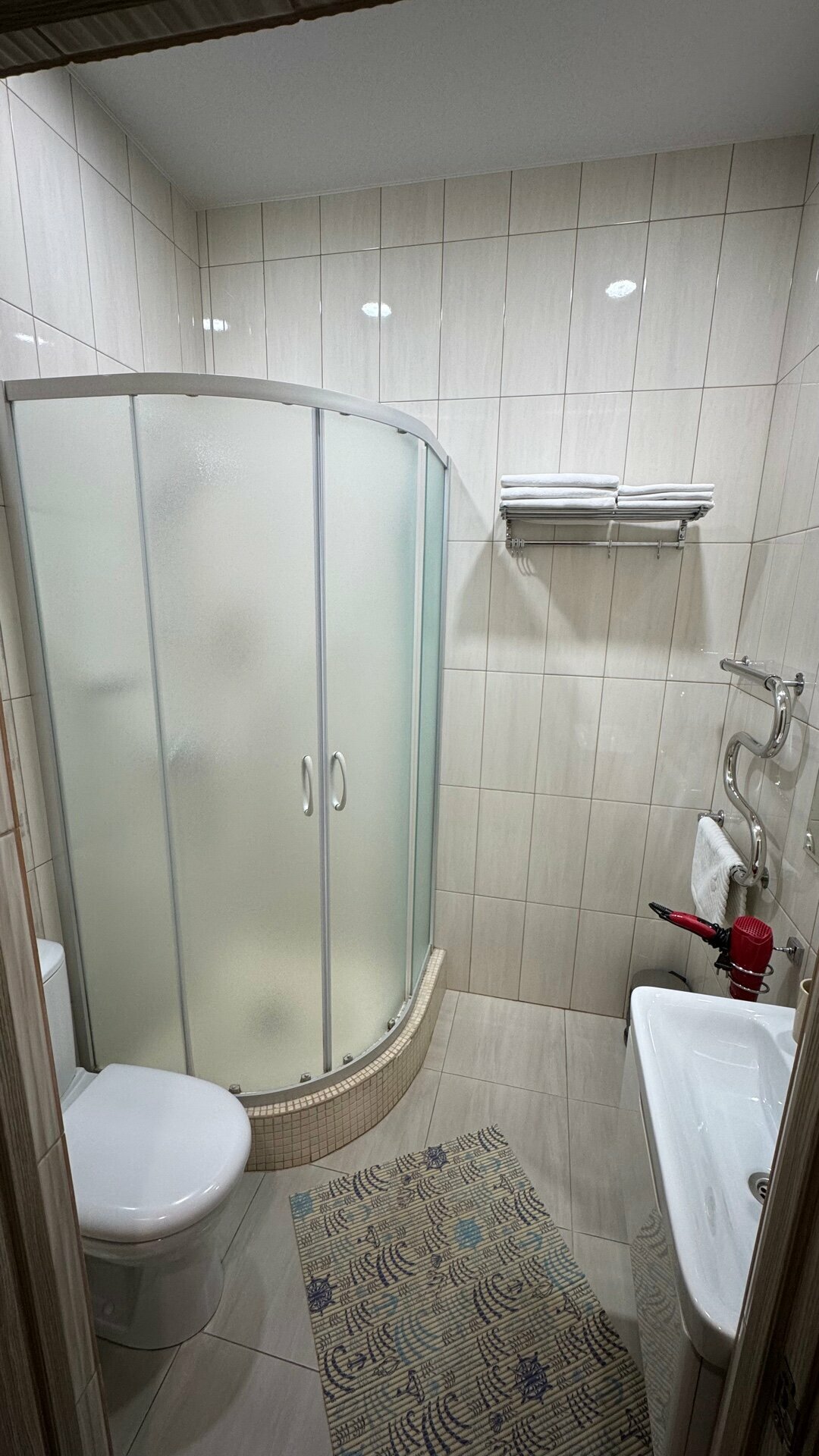 Стандарт трехместный с двухспальной и односпальной кроватями