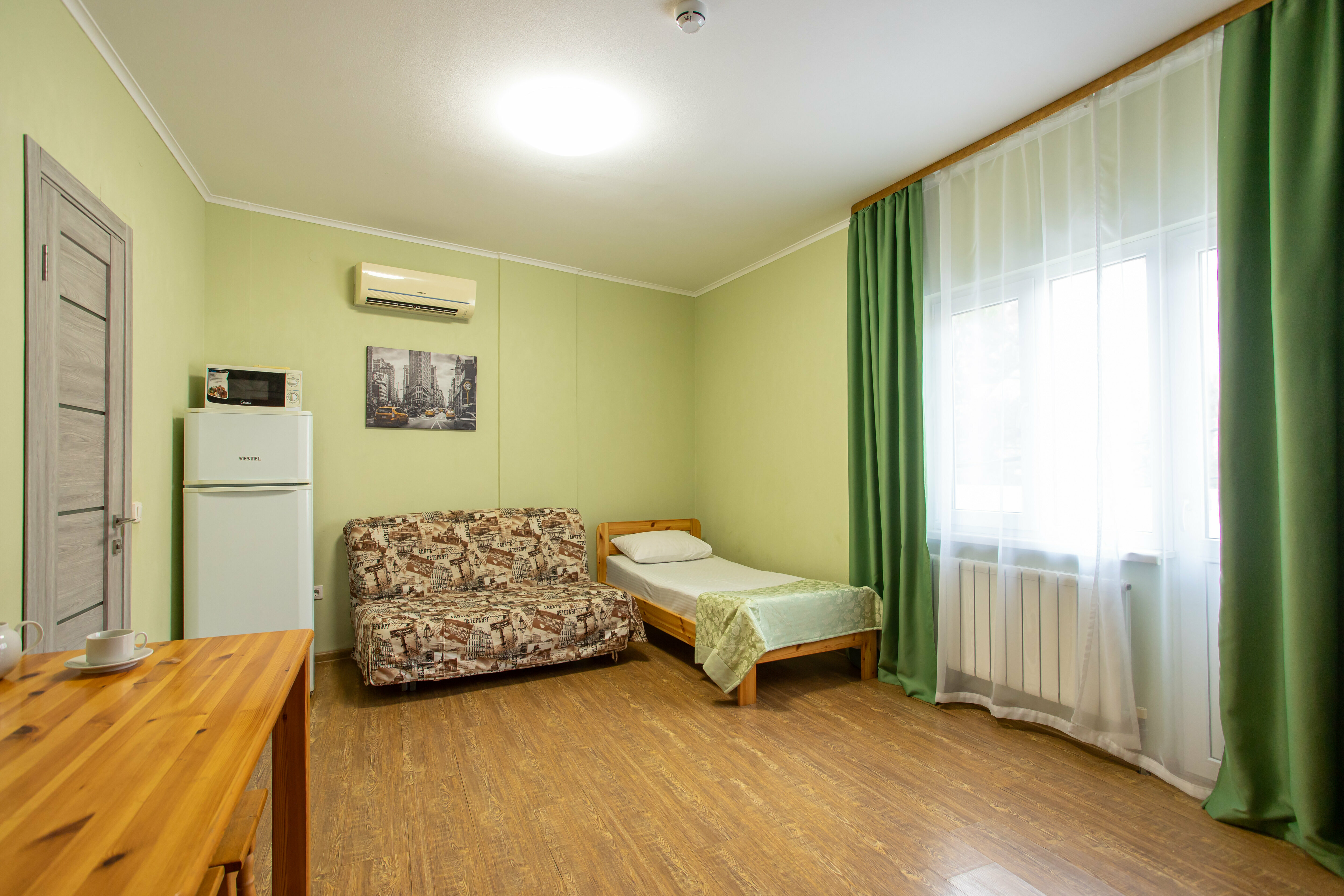 Семейный двухкомнатный номер с балконом