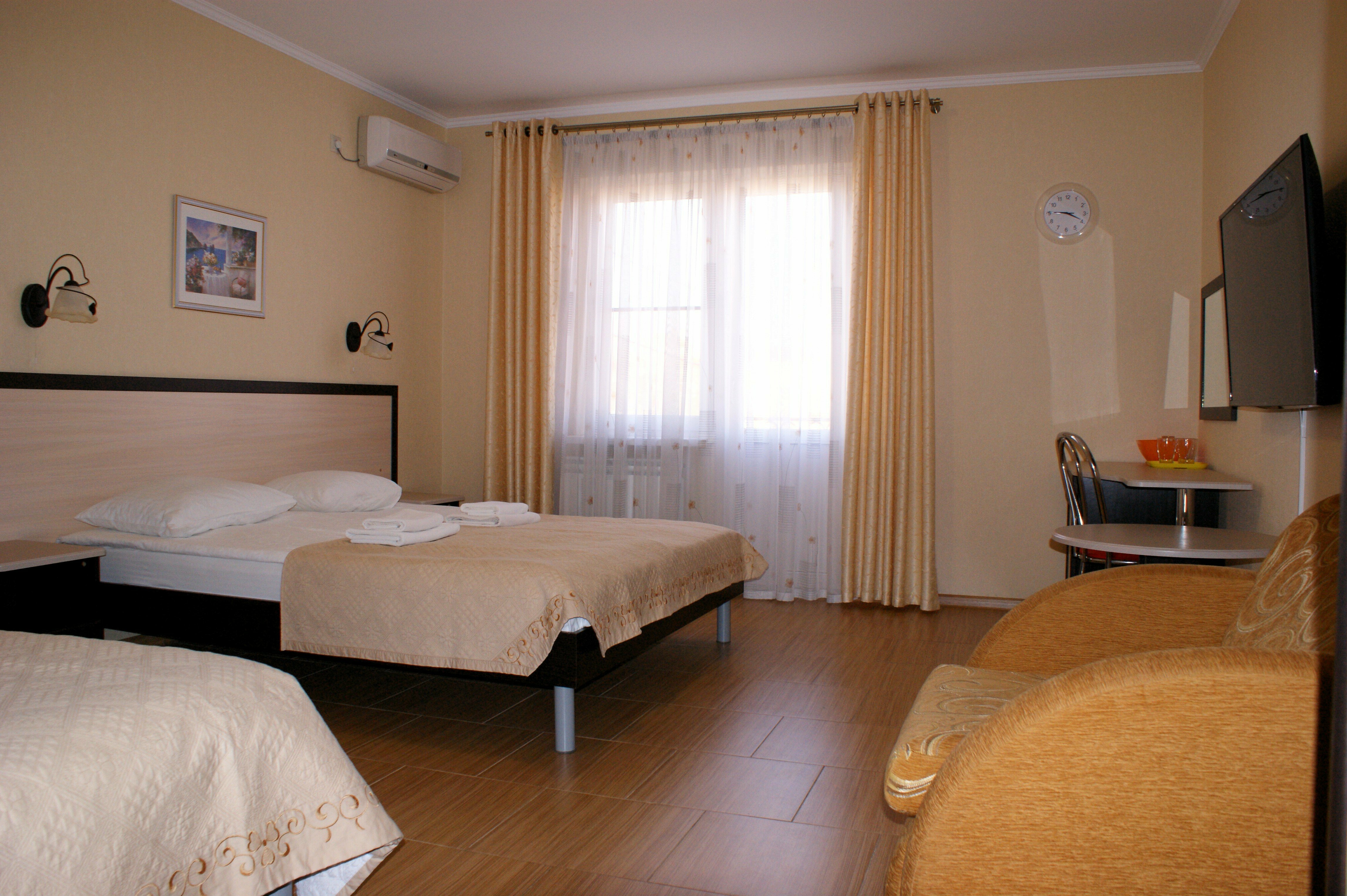 Трехместный номер с балконом