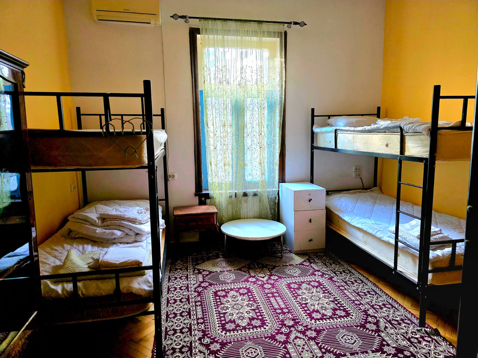 Общий номер для мужчин с 6 кроватями